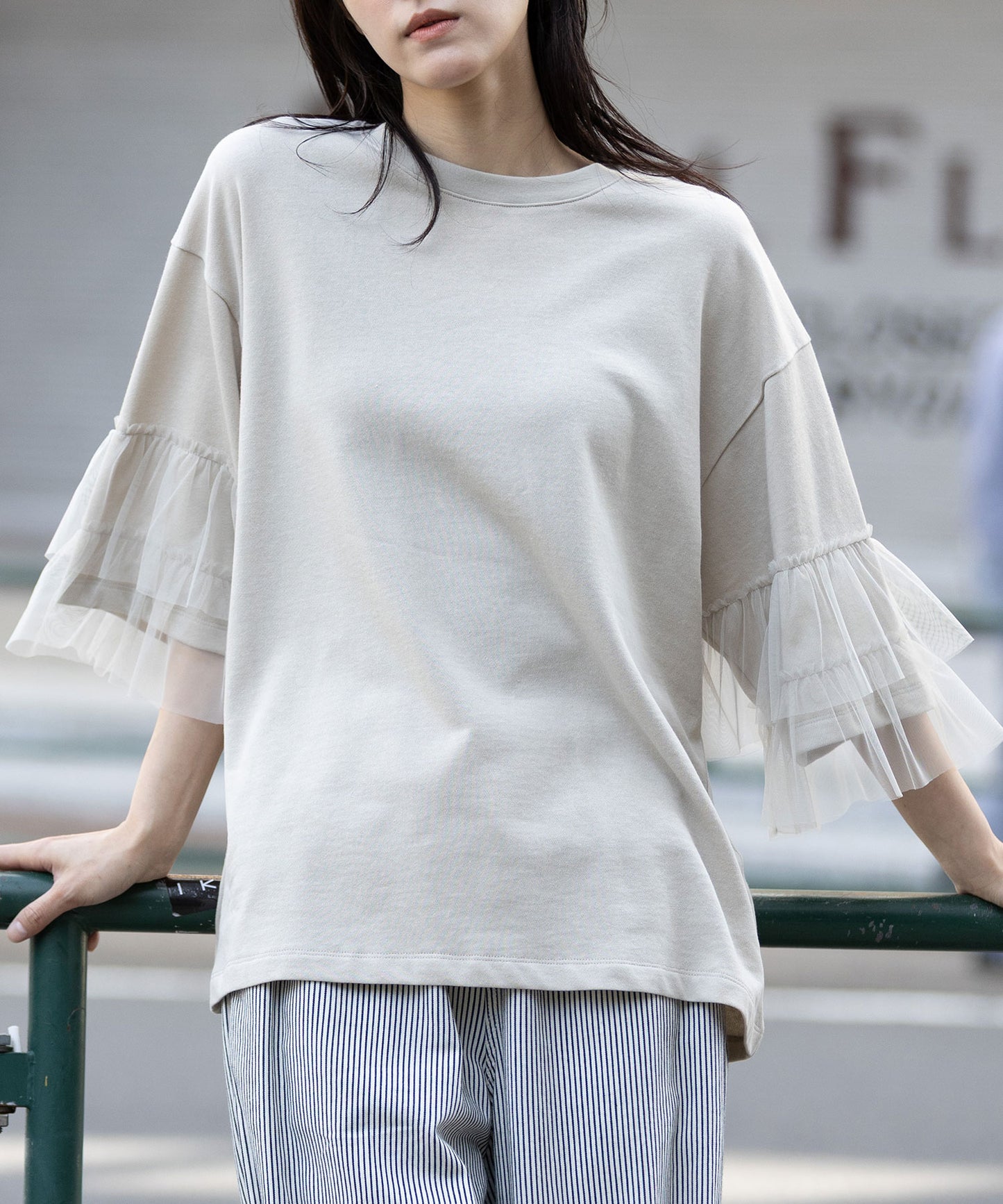 裏毛×チュールラッフルスリーブトップス