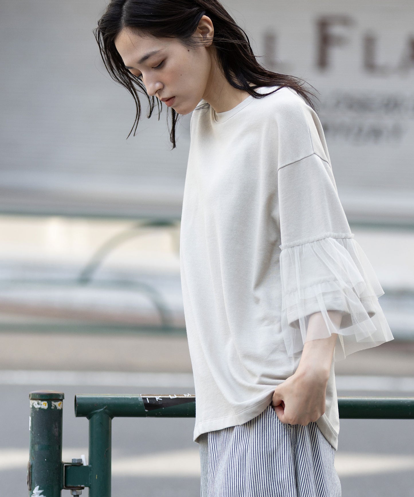 裏毛×チュールラッフルスリーブトップス