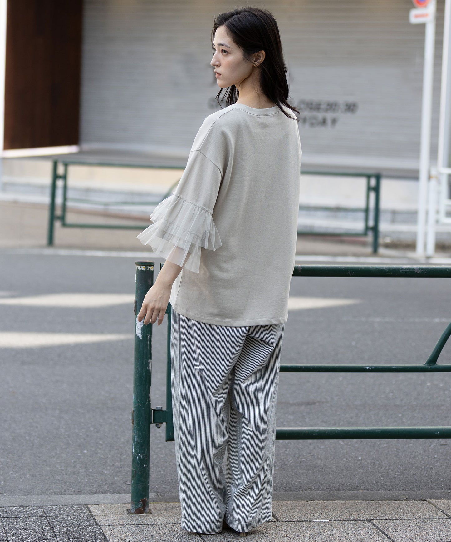 裏毛×チュールラッフルスリーブトップス