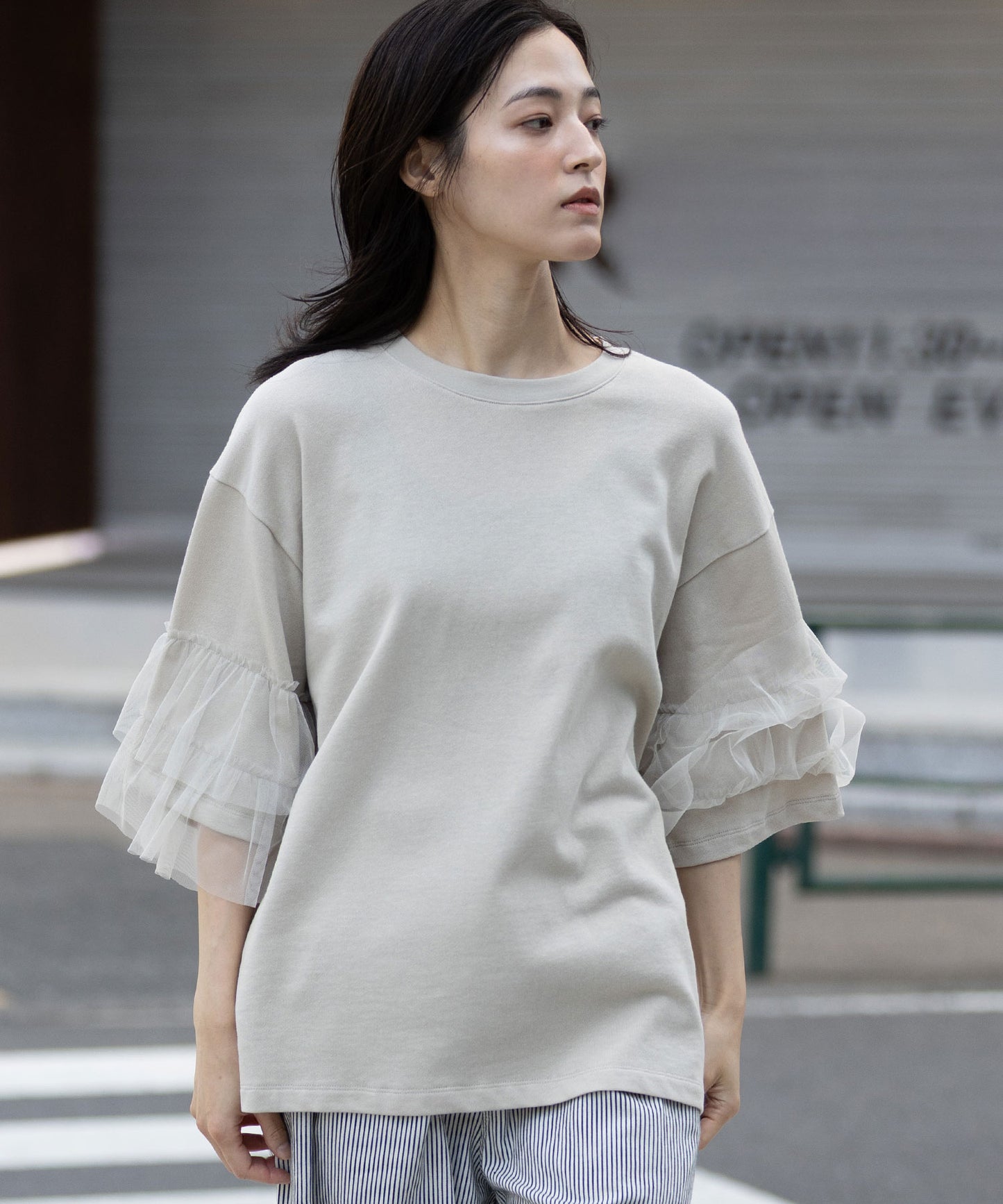 裏毛×チュールラッフルスリーブトップス