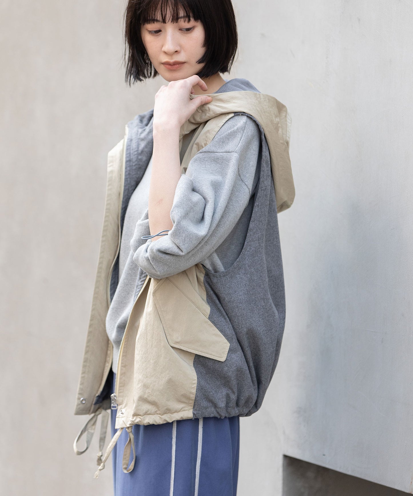 【軽量】【イージーケア】【吸水・速乾性】ツイル×梳毛調合繊×octaフーデットジレ