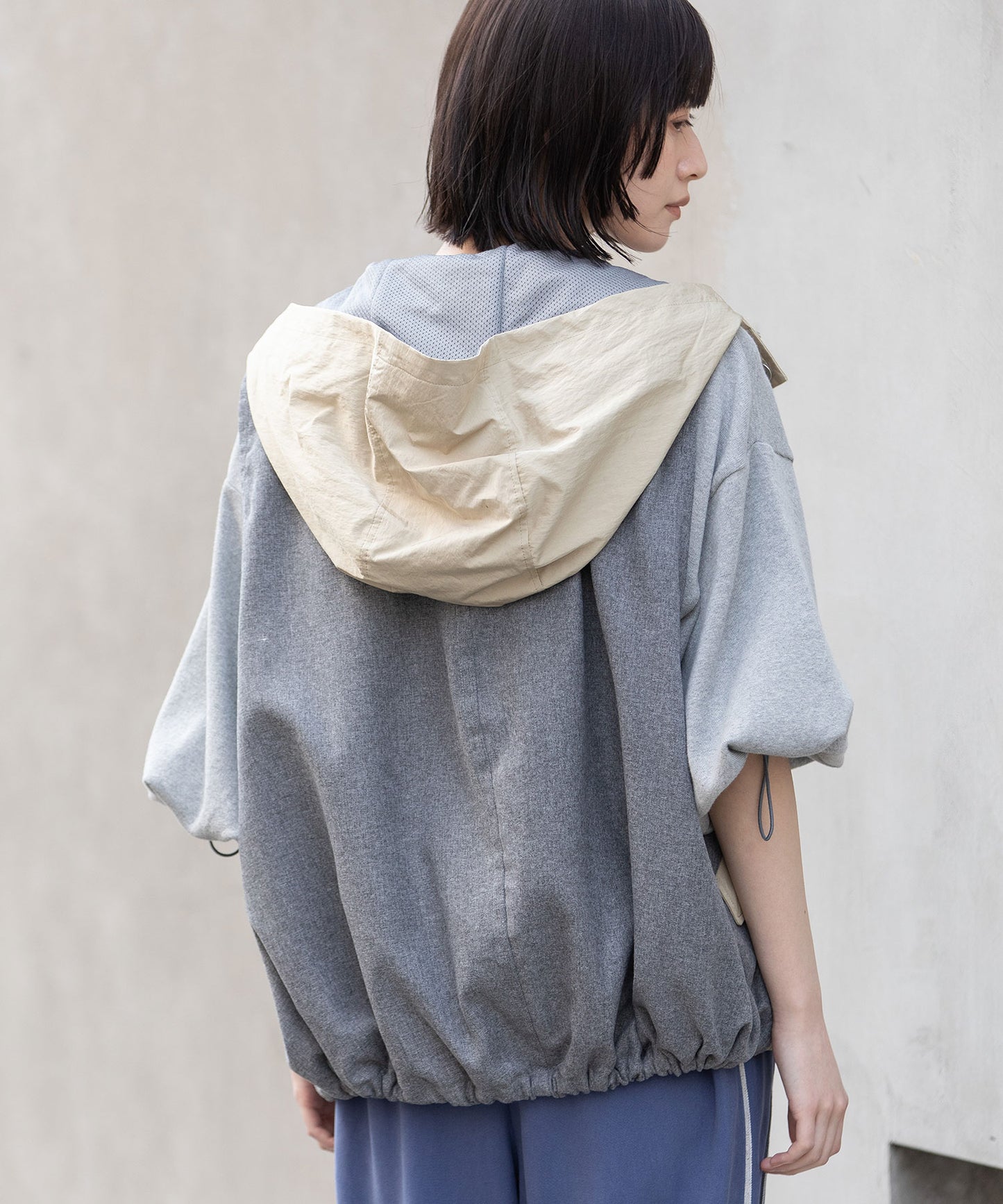 【軽量】【イージーケア】【吸水・速乾性】ツイル×梳毛調合繊×octaフーデットジレ