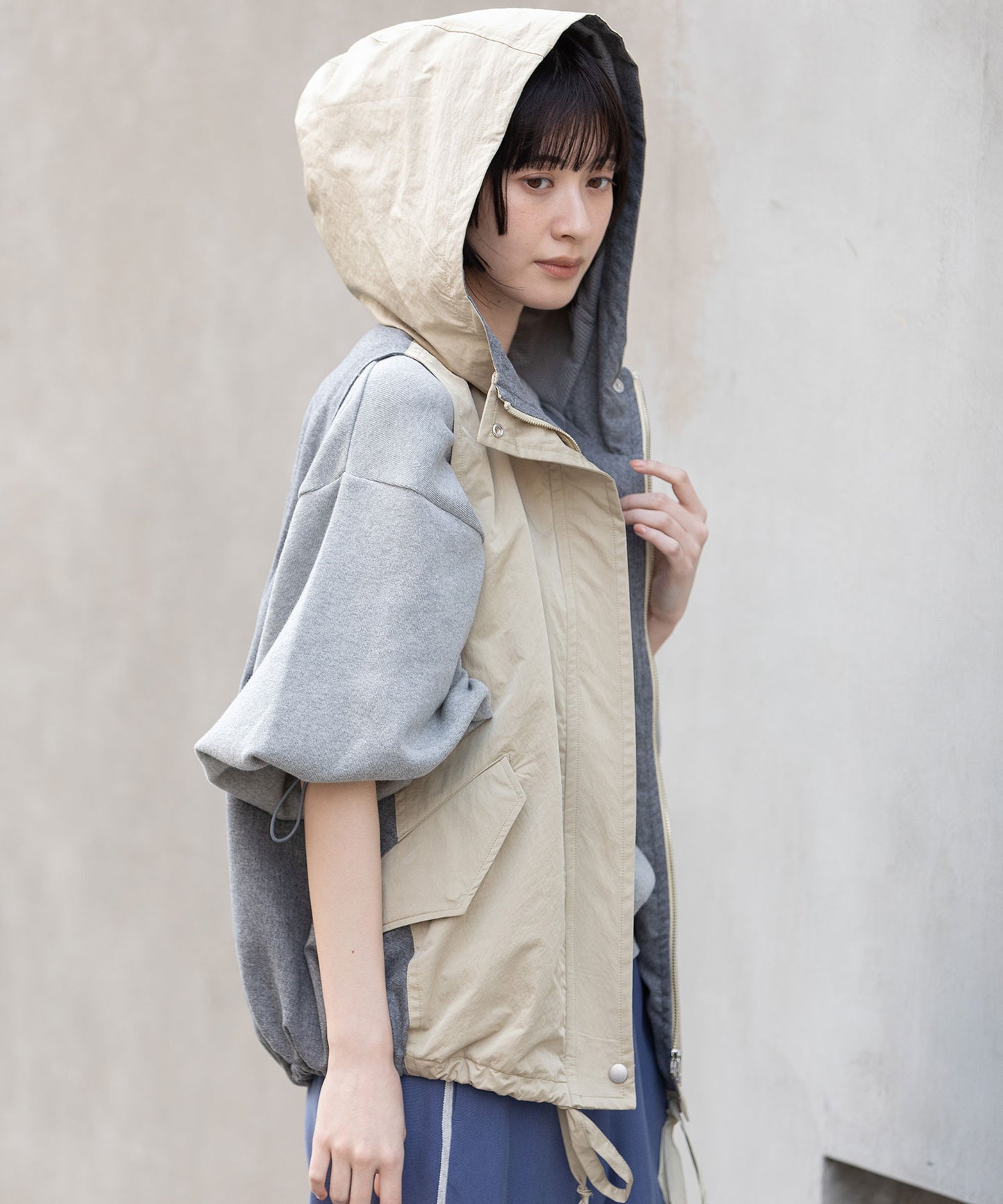 【軽量】【イージーケア】【吸水・速乾性】ツイル×梳毛調合繊×octaフーデットジレ