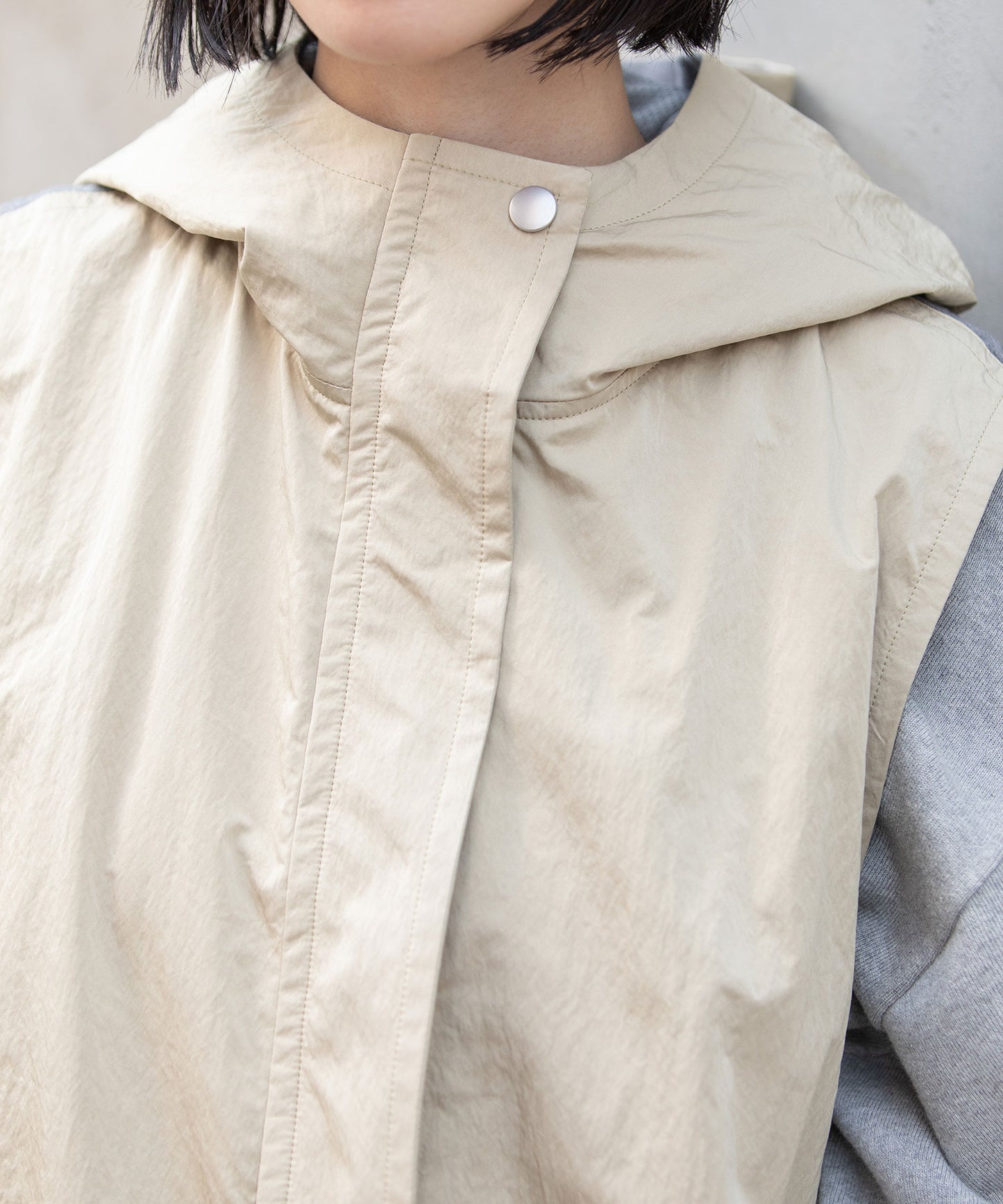 【軽量】【イージーケア】【吸水・速乾性】ツイル×梳毛調合繊×octaフーデットジレ