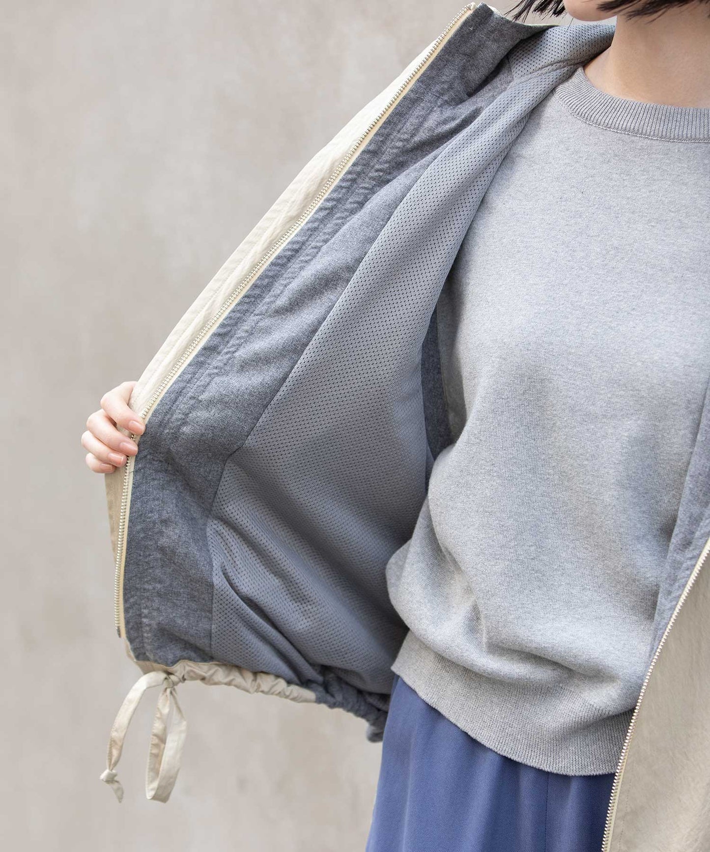 【軽量】【イージーケア】【吸水・速乾性】ツイル×梳毛調合繊×octaフーデットジレ