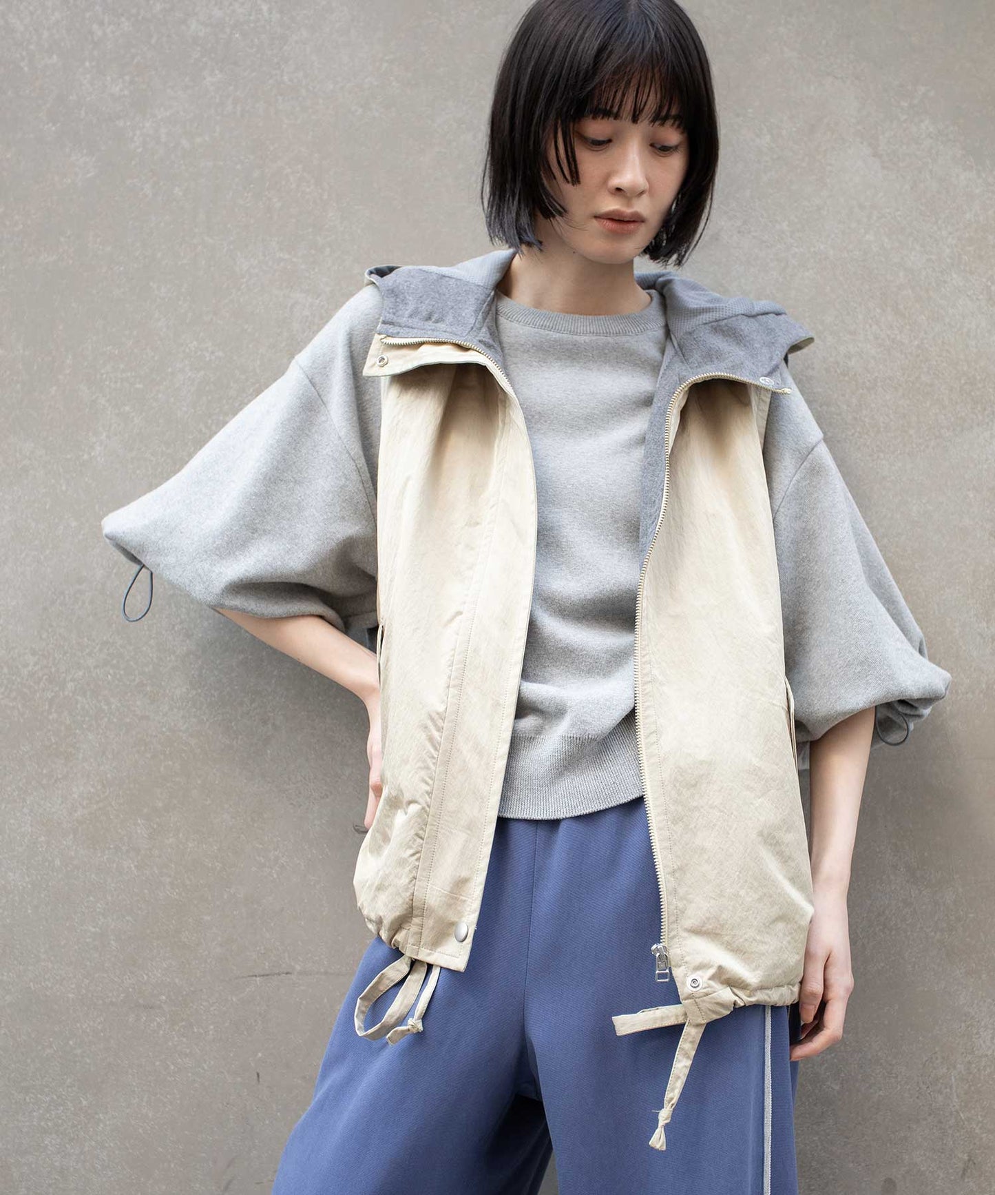 【軽量】【イージーケア】【吸水・速乾性】ツイル×梳毛調合繊×octaフーデットジレ