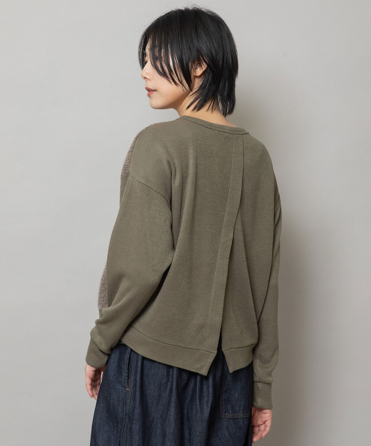 スムースニット×シープパイル バックスリットプルオーバー