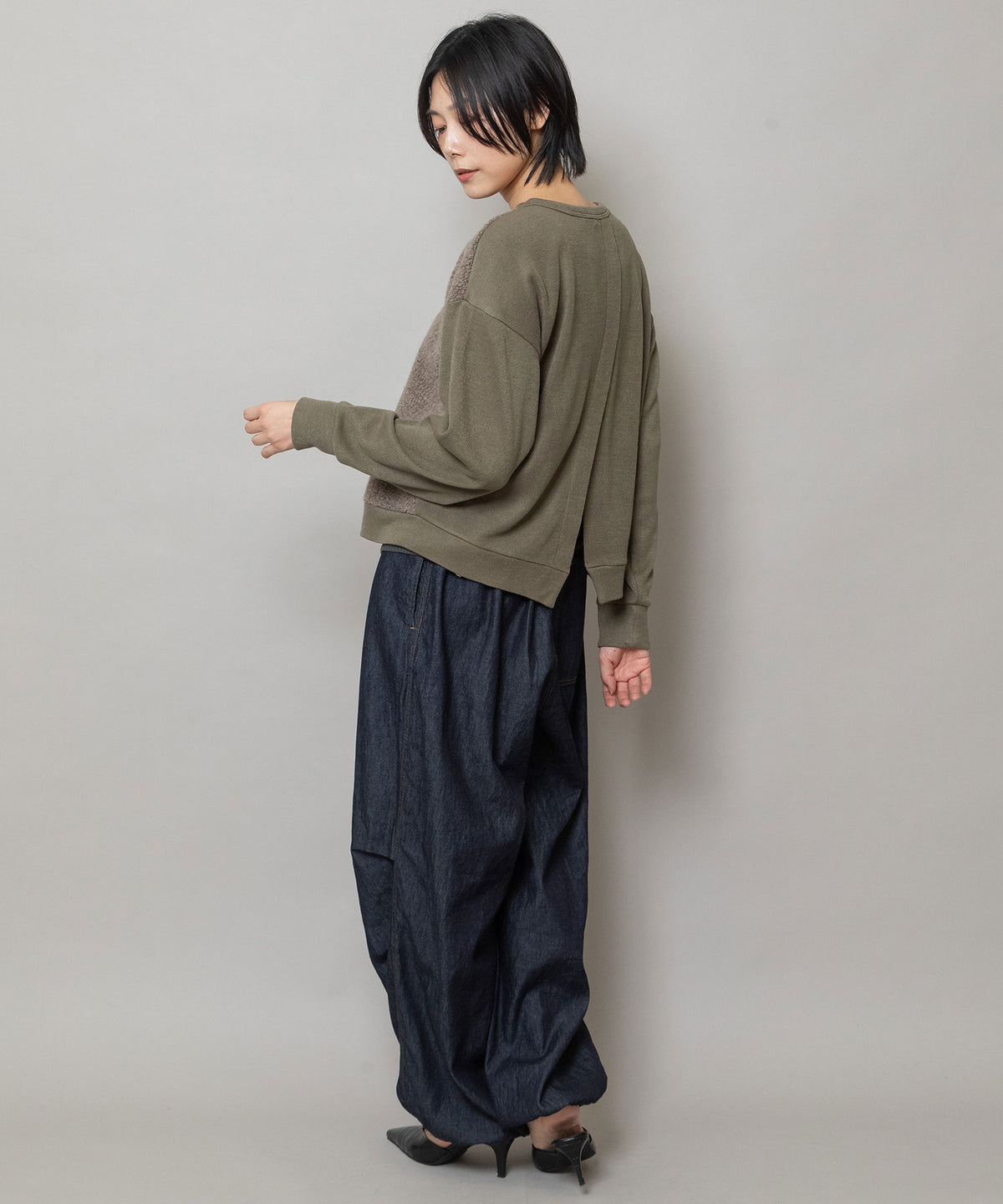 スムースニット×シープパイル バックスリットプルオーバー