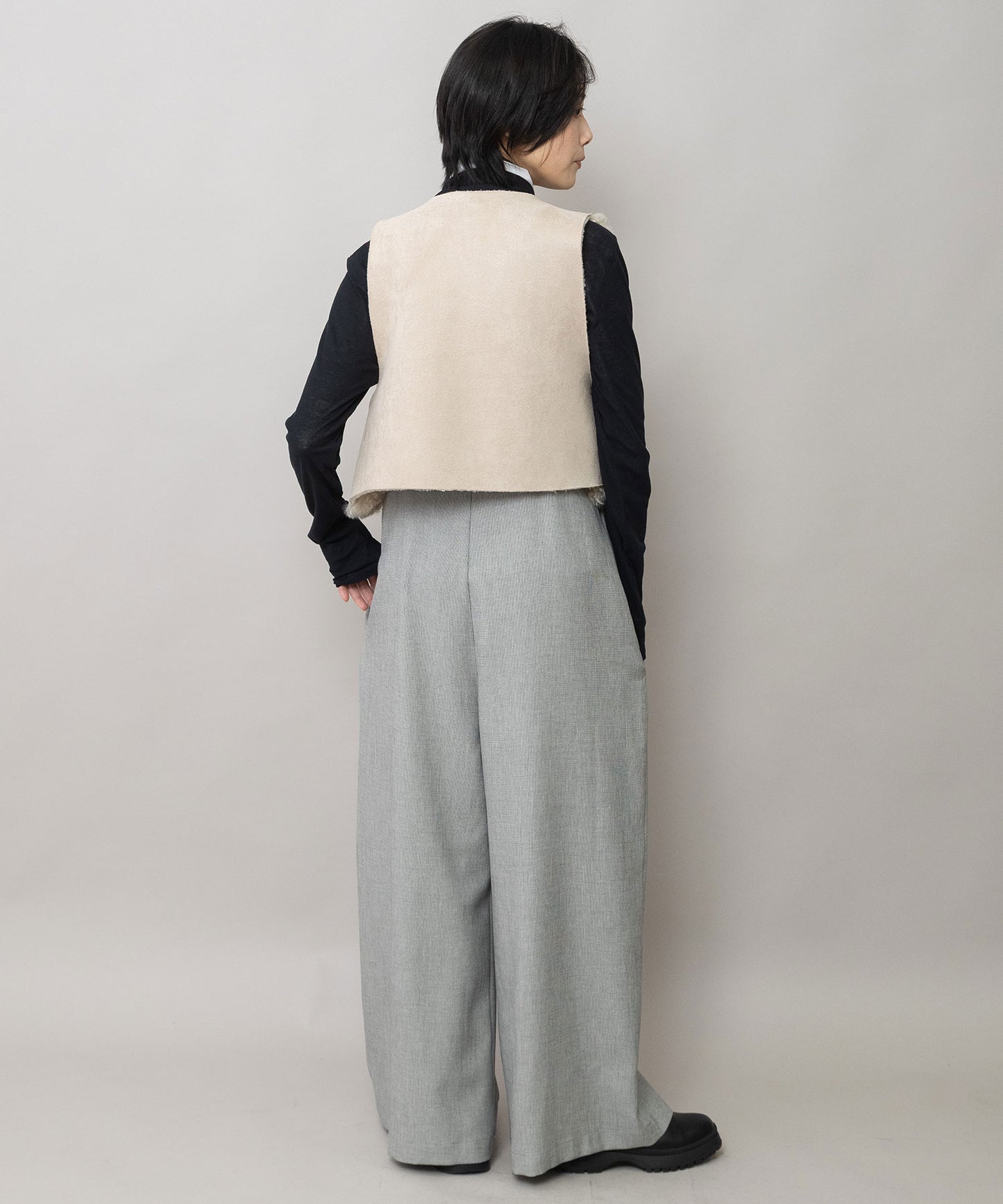 カーリーフェイクファー×シープボアリバーシブルジレ