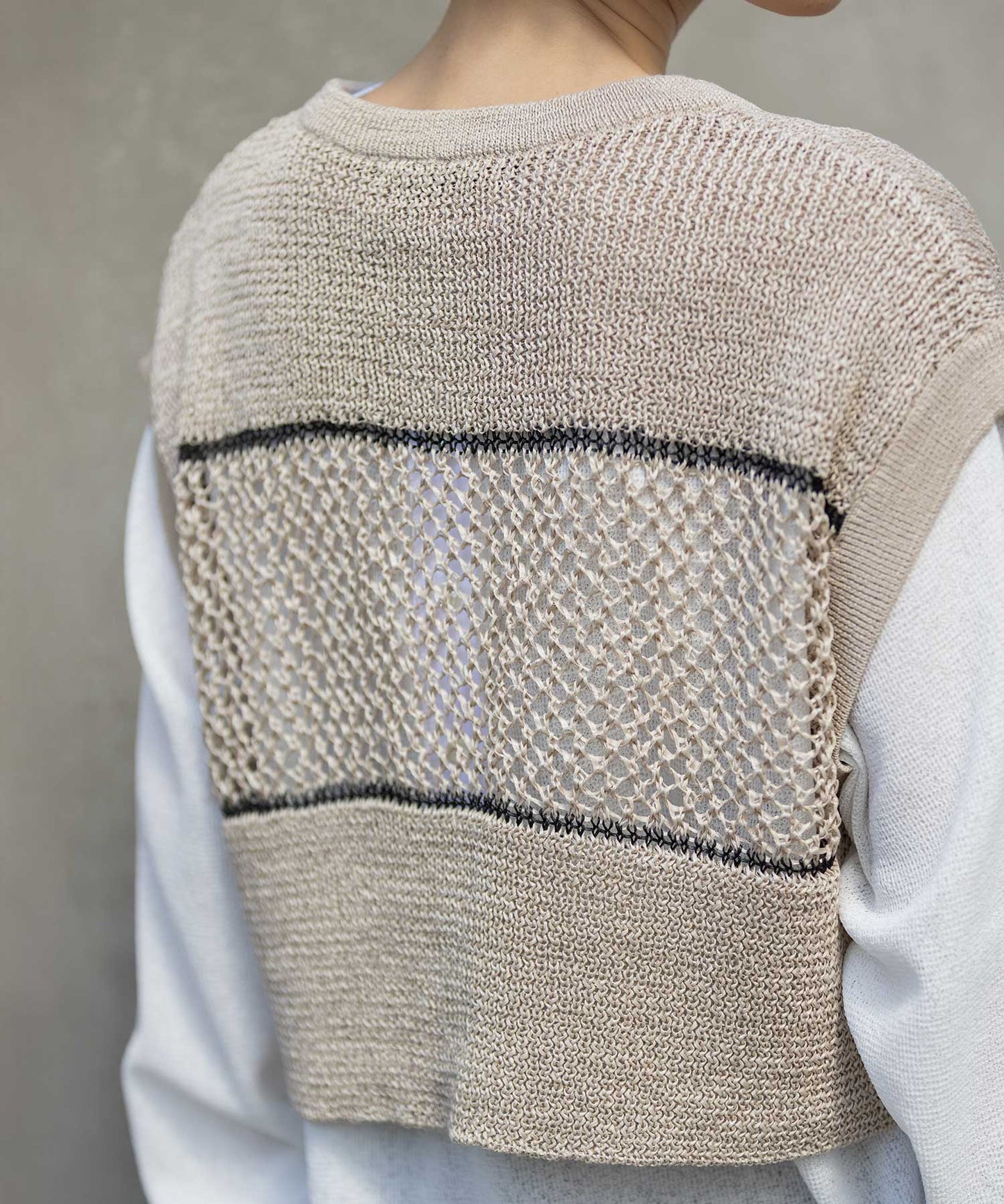 リブ編み×スカシ編みニットジレ