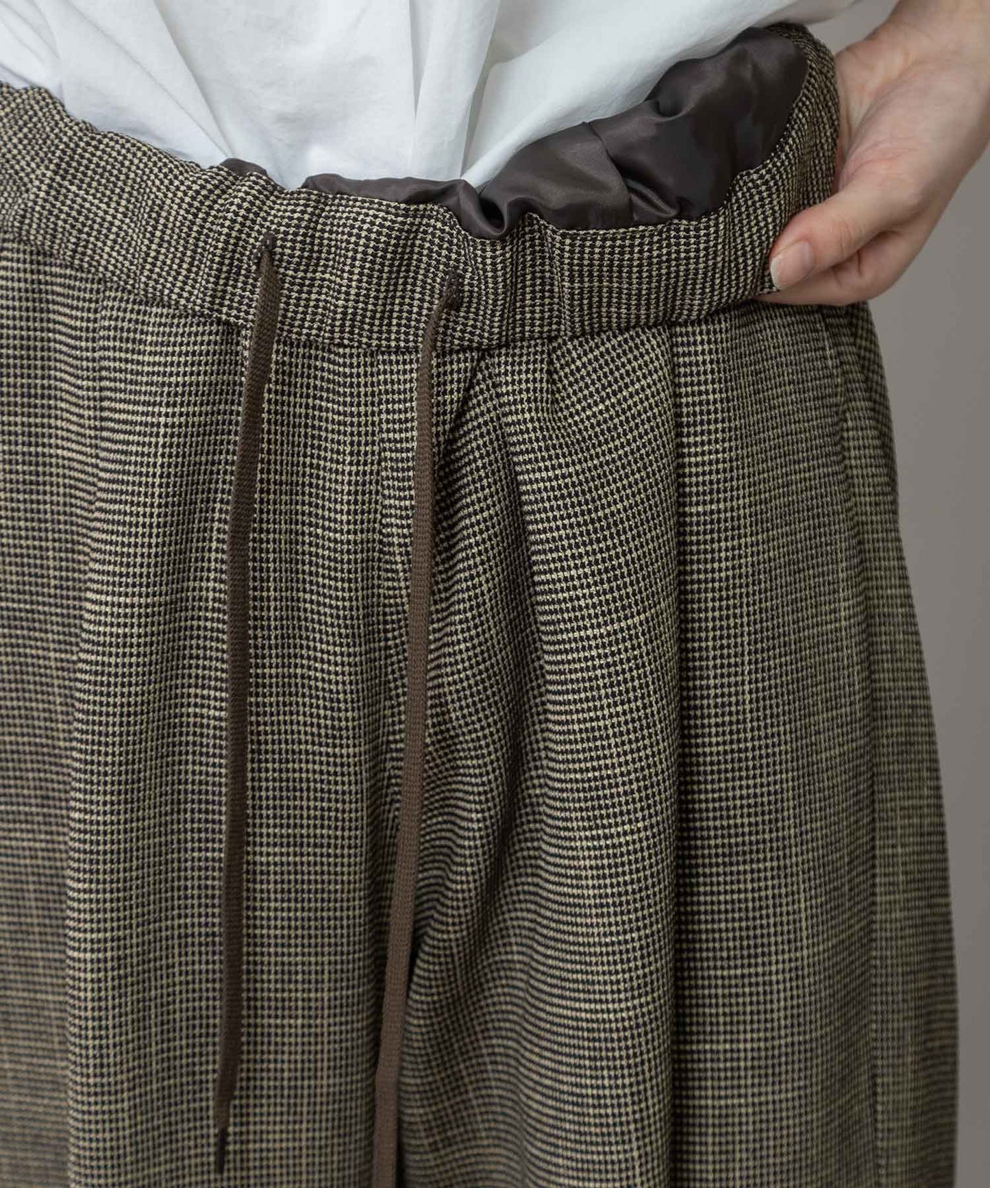 【吸水・速乾性】ポリエステルレーヨンカラミ織りワイドパンツ