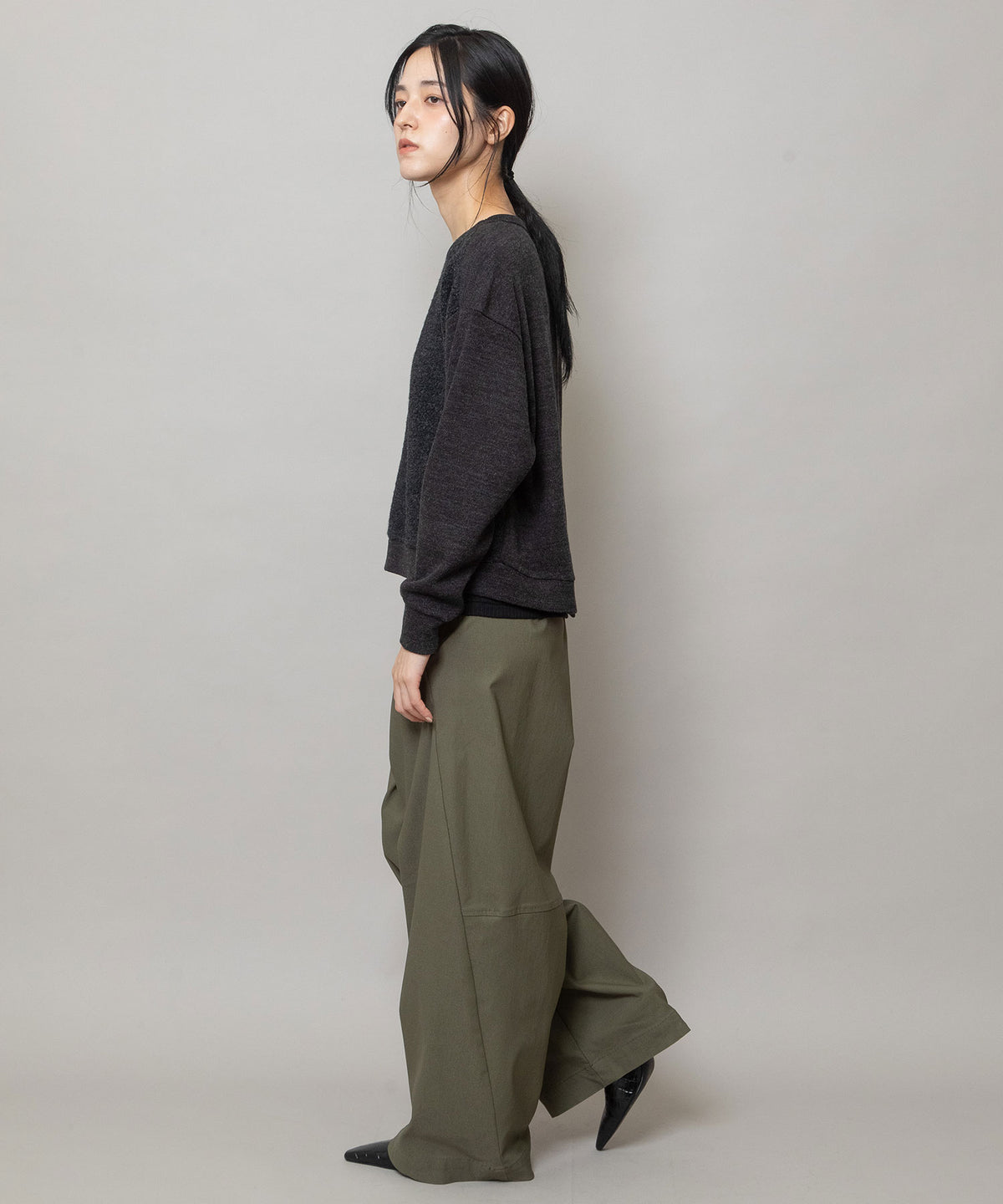 スムースニット×シープパイル バックスリットプルオーバー