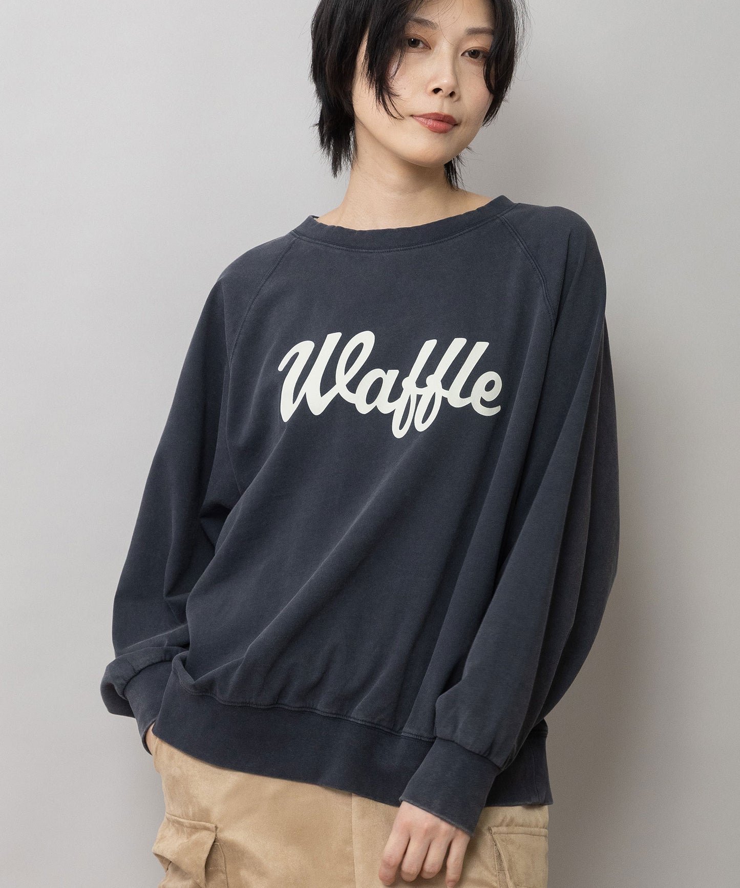 コットンジャージ「waffle」ロゴプリント ドルマンスリーブスウェット