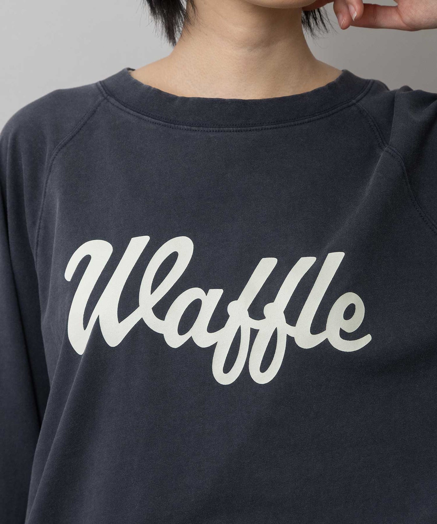 コットンジャージ「waffle」ロゴプリント ドルマンスリーブスウェット