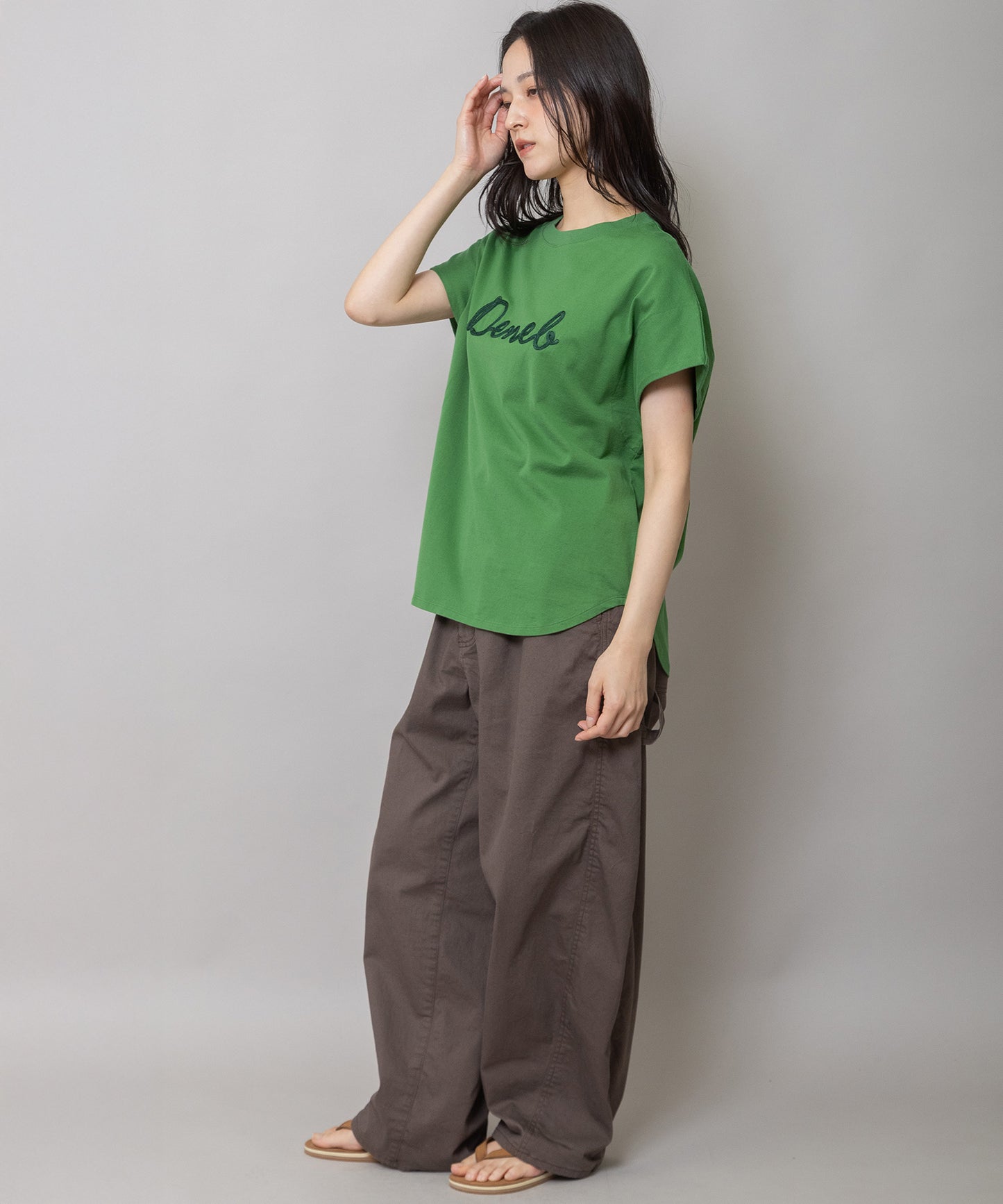 ロゴ刺繍Tシャツ