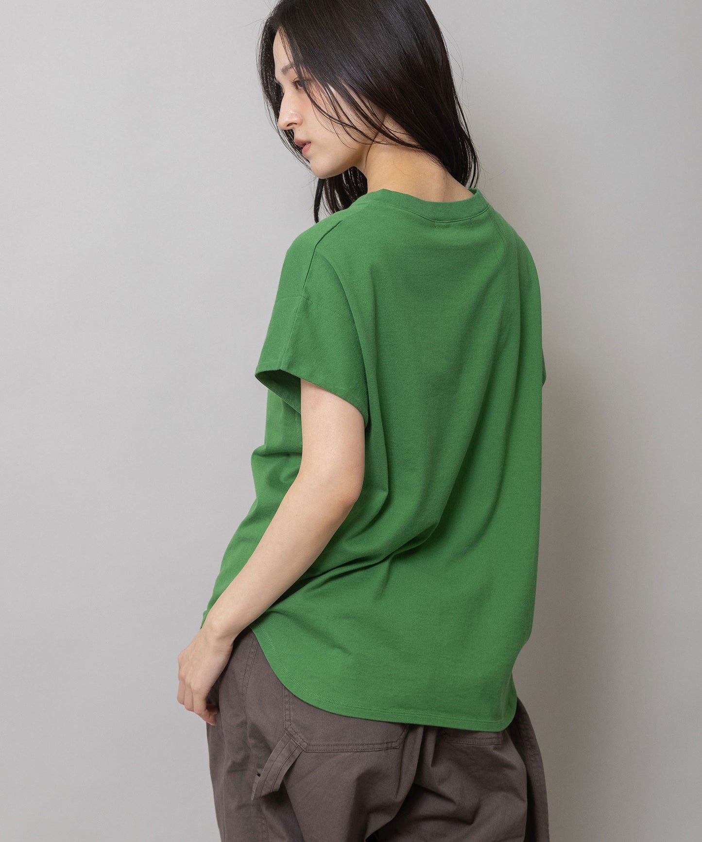 ロゴ刺繍Tシャツ