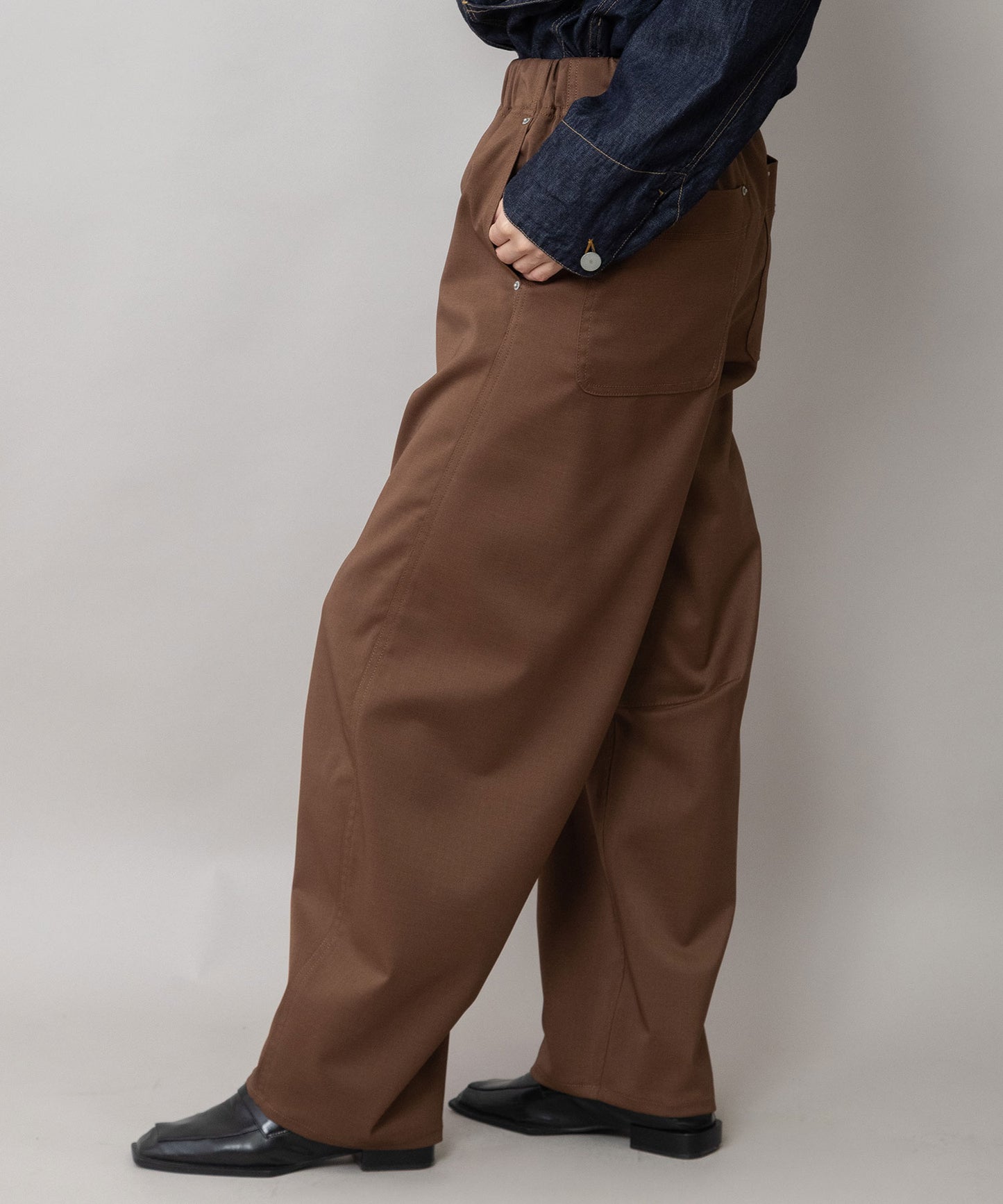 シック＆シンポリエステルツイル バレルパンツ