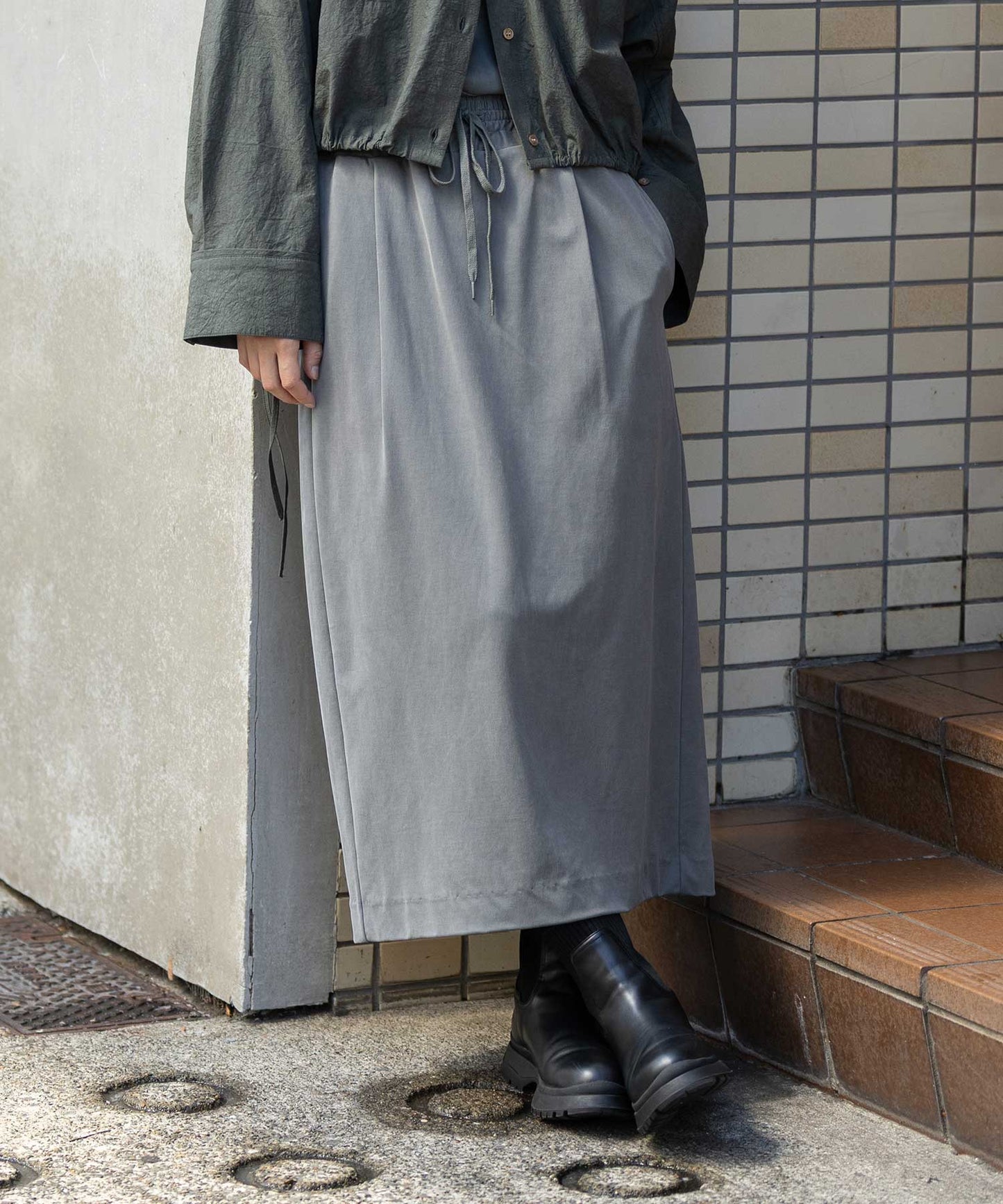 サテンジャージータイトスカート