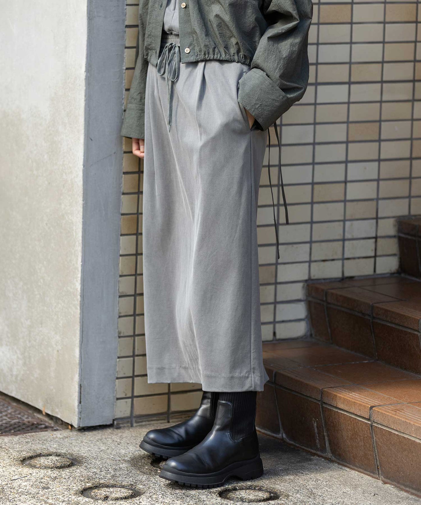 サテンジャージータイトスカート