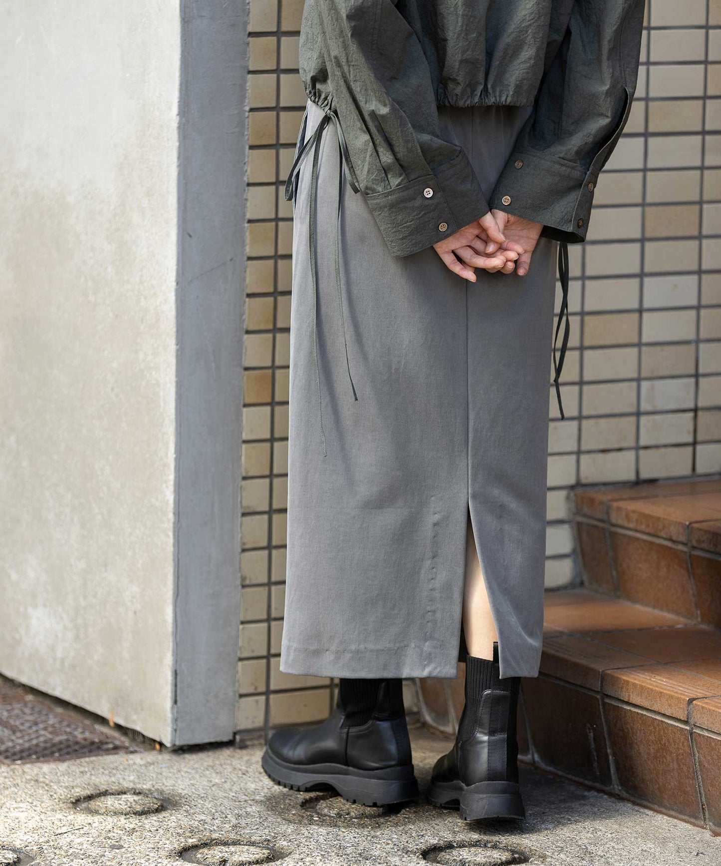 サテンジャージータイトスカート