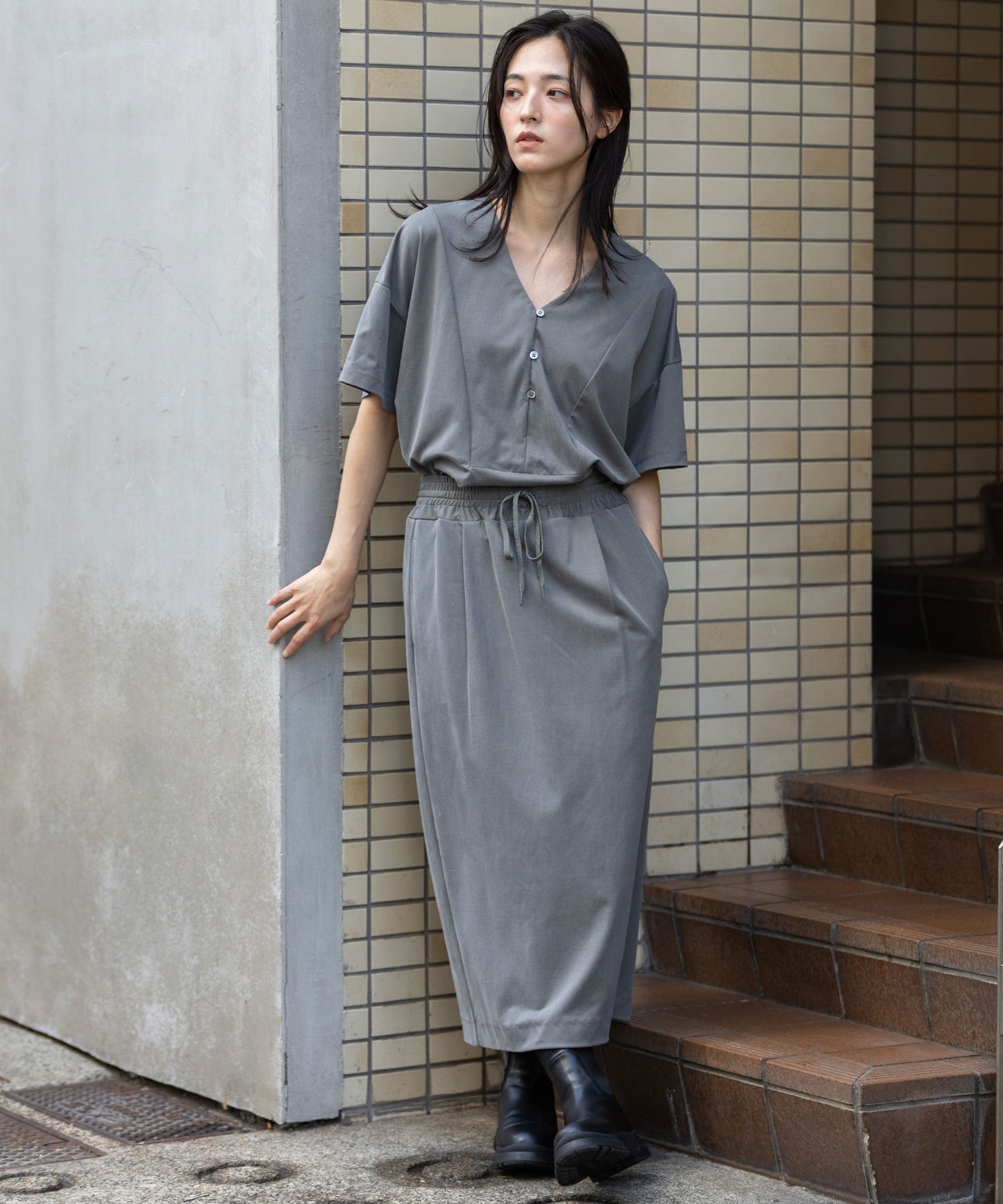 サテンジャージータイトスカート