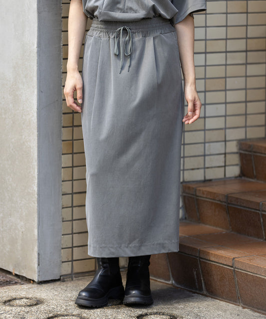 サテンジャージータイトスカート