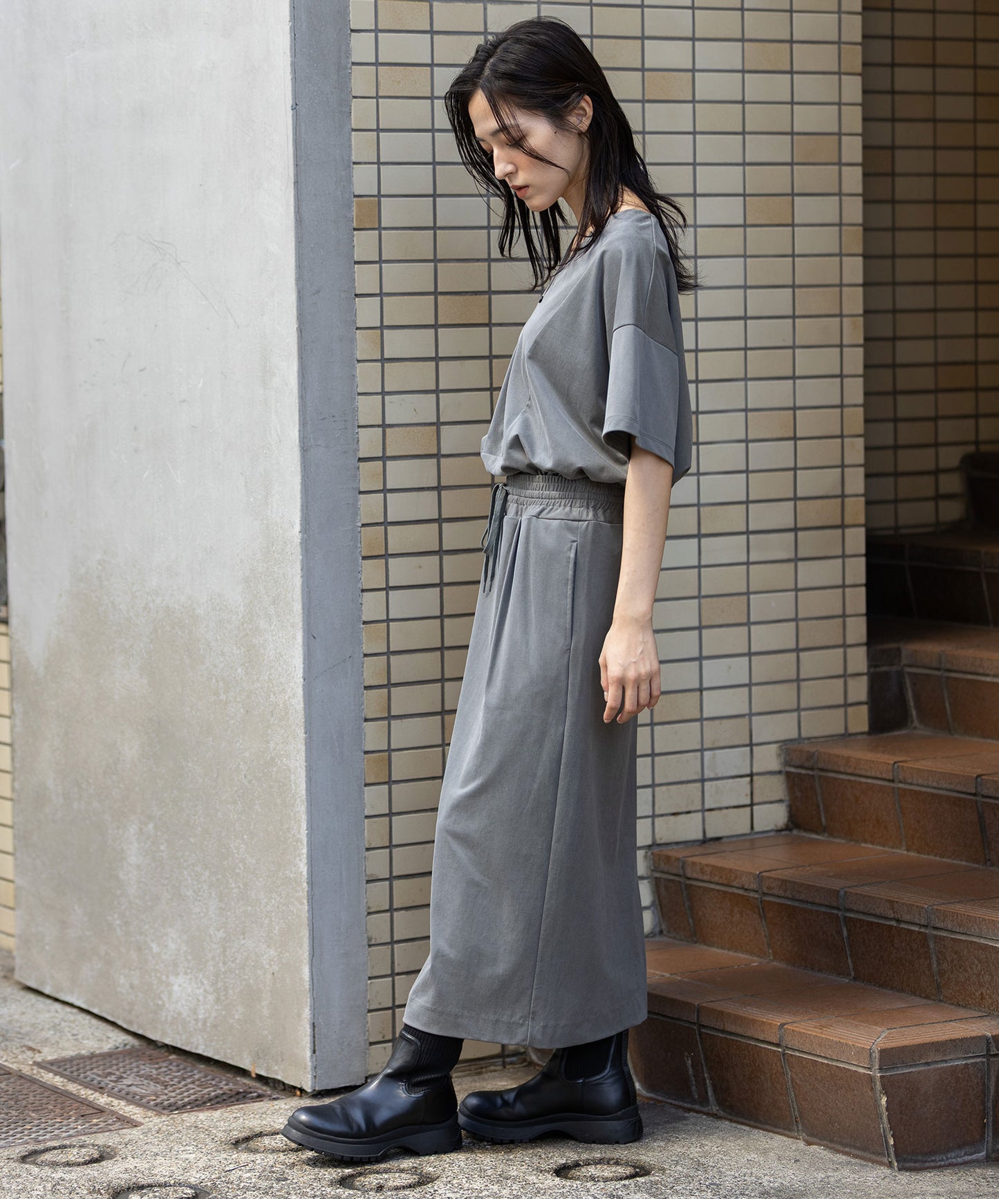 サテンジャージータイトスカート