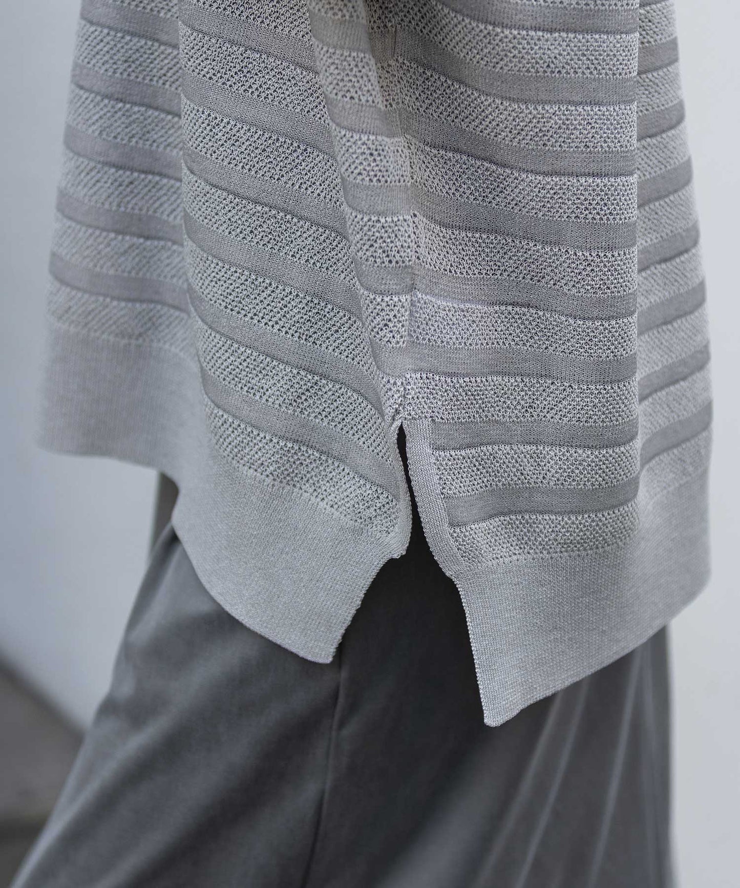 メッシュジャガードボーダーニットVネックスリーブレストップス