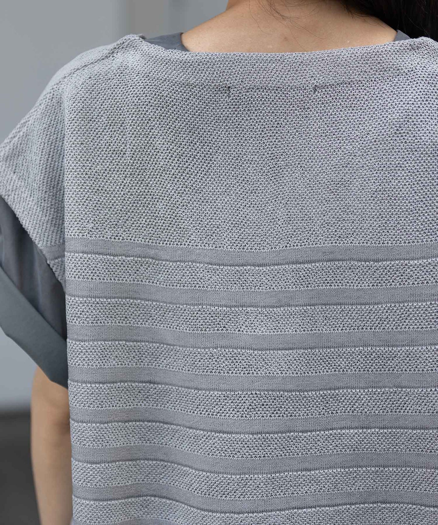 メッシュジャガードボーダーニットVネックスリーブレストップス