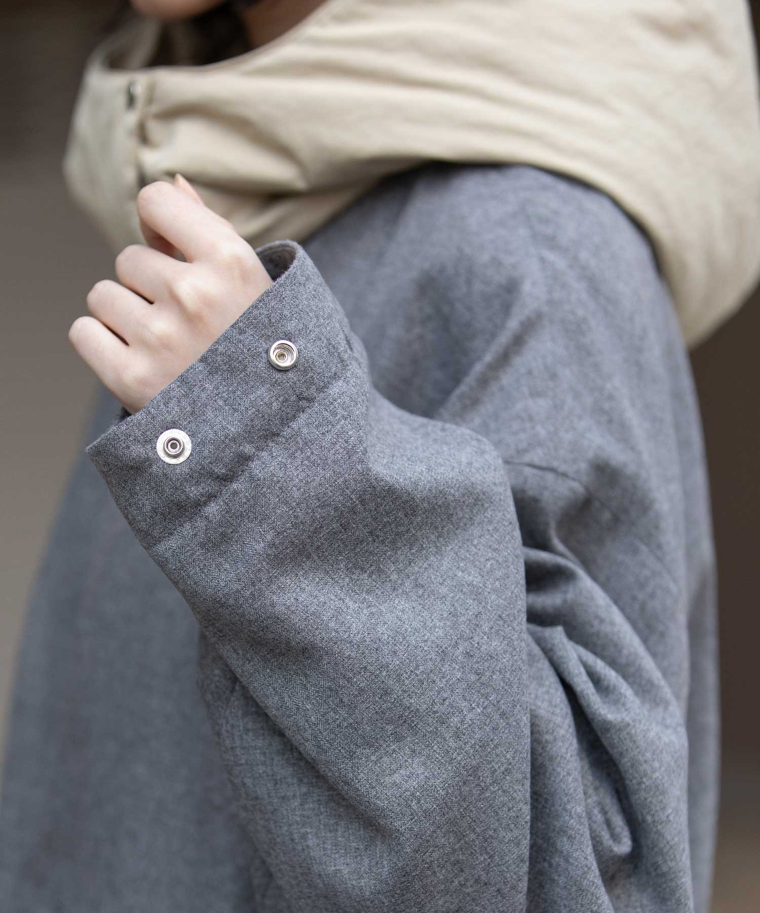 軽量】【保温性】【吸水・速乾性】梳毛調合繊×ツイル×octaフーデット