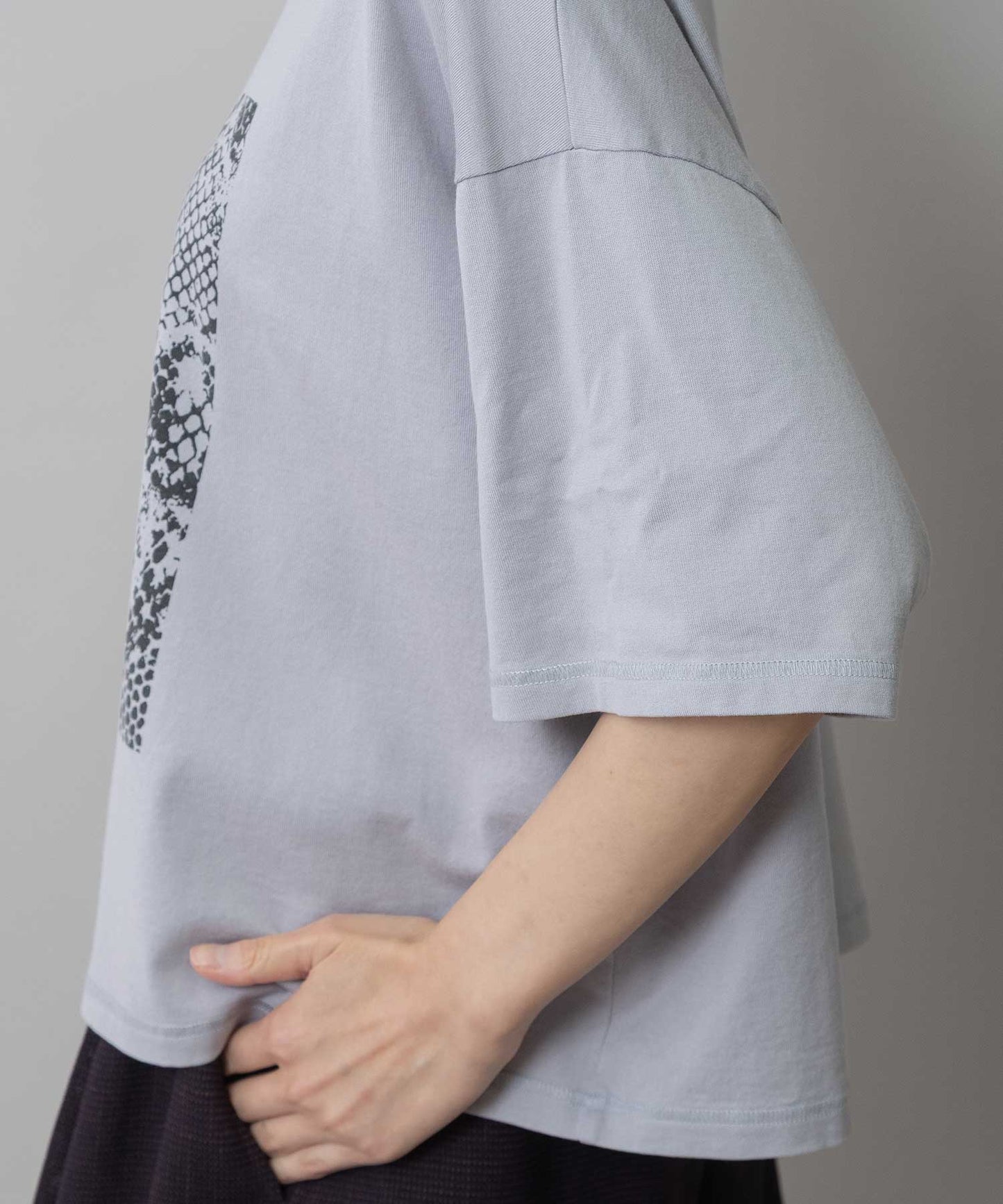 コットンジャージパイソン柄プリントTシャツ