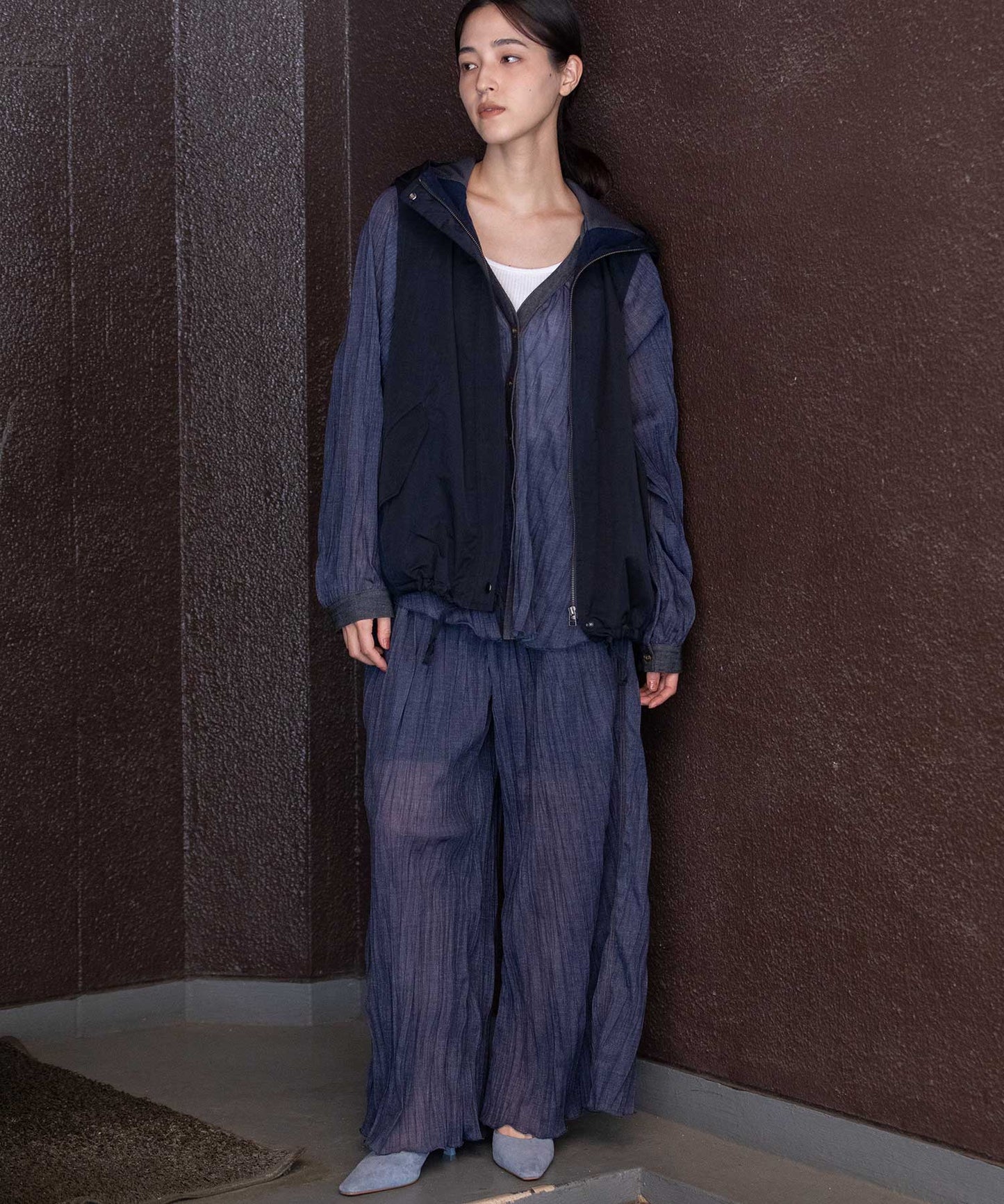 【軽量】【イージーケア】【吸水・速乾性】ツイル×梳毛調合繊×octaフーデットジレ