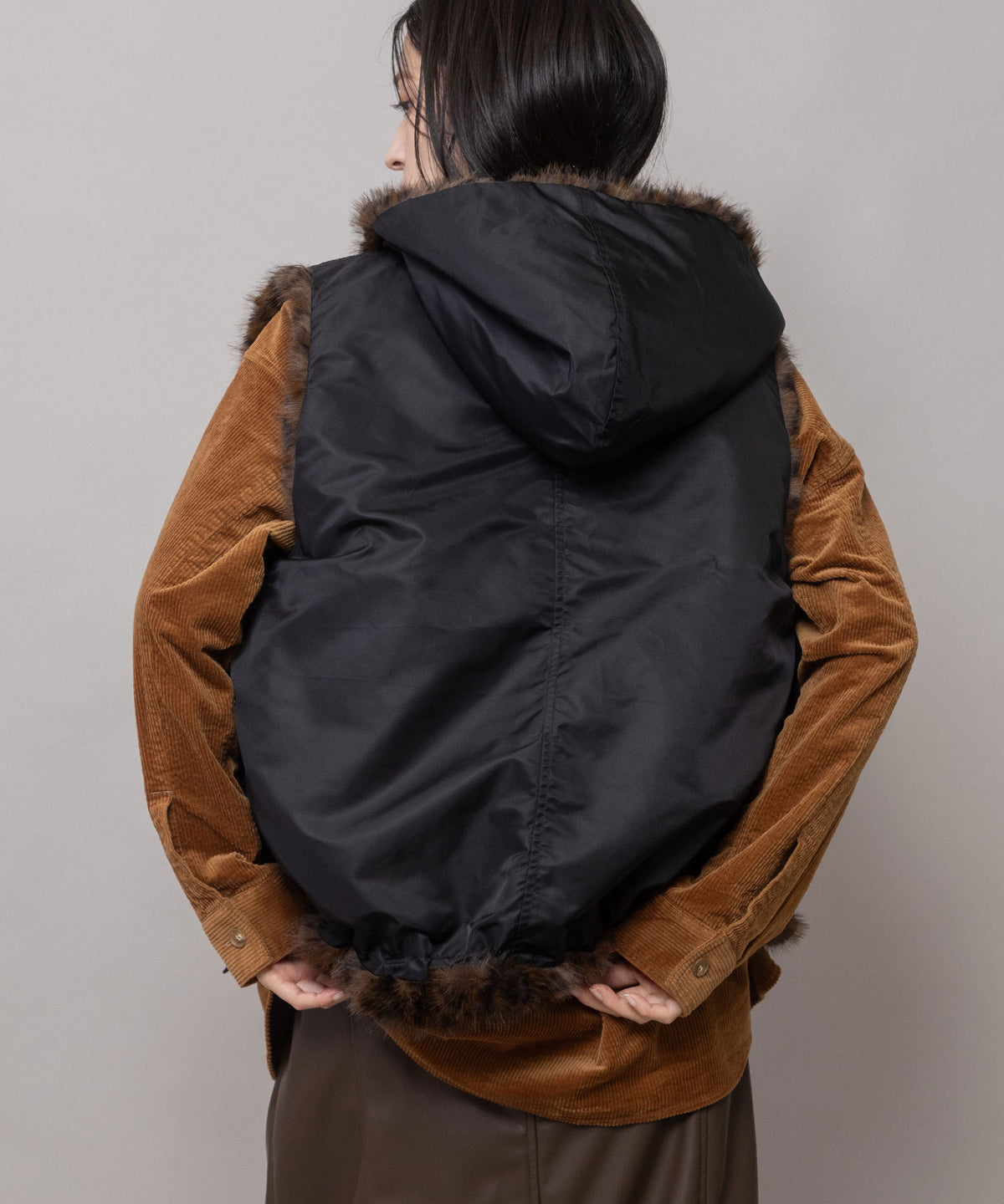 フェイクミンク×ナイロンツイル リバーシブルベスト