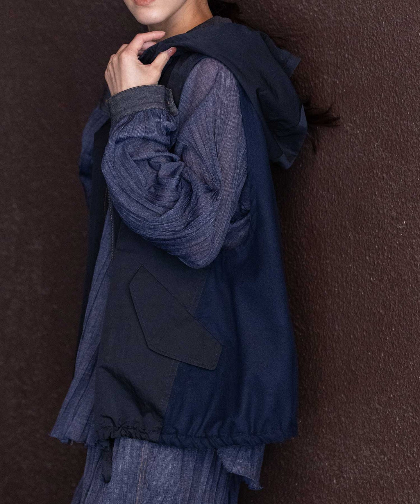 【軽量】【イージーケア】【吸水・速乾性】ツイル×梳毛調合繊×octaフーデットジレ