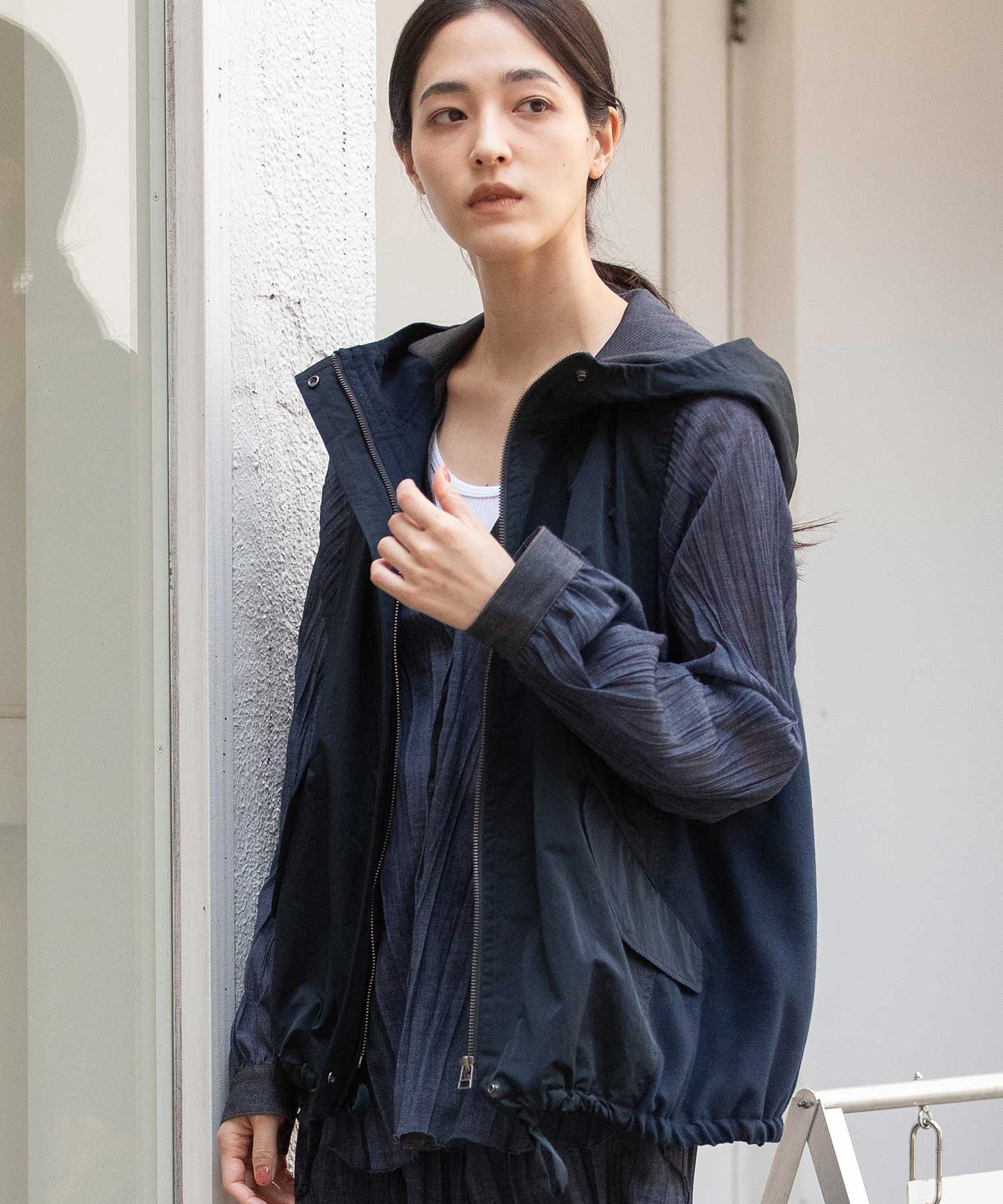 【軽量】【イージーケア】【吸水・速乾性】ツイル×梳毛調合繊×octaフーデットジレ