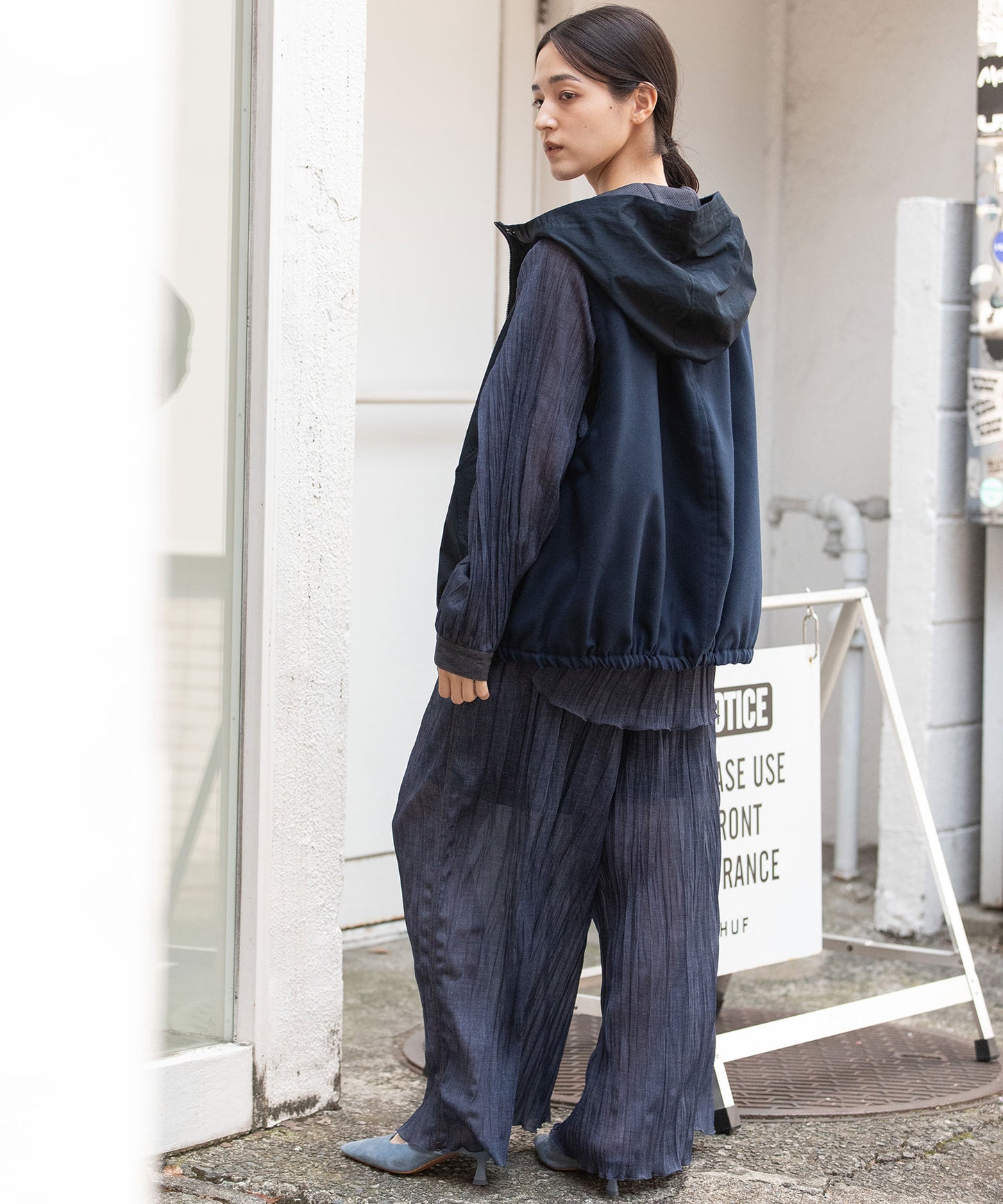 【軽量】【イージーケア】【吸水・速乾性】ツイル×梳毛調合繊×octaフーデットジレ