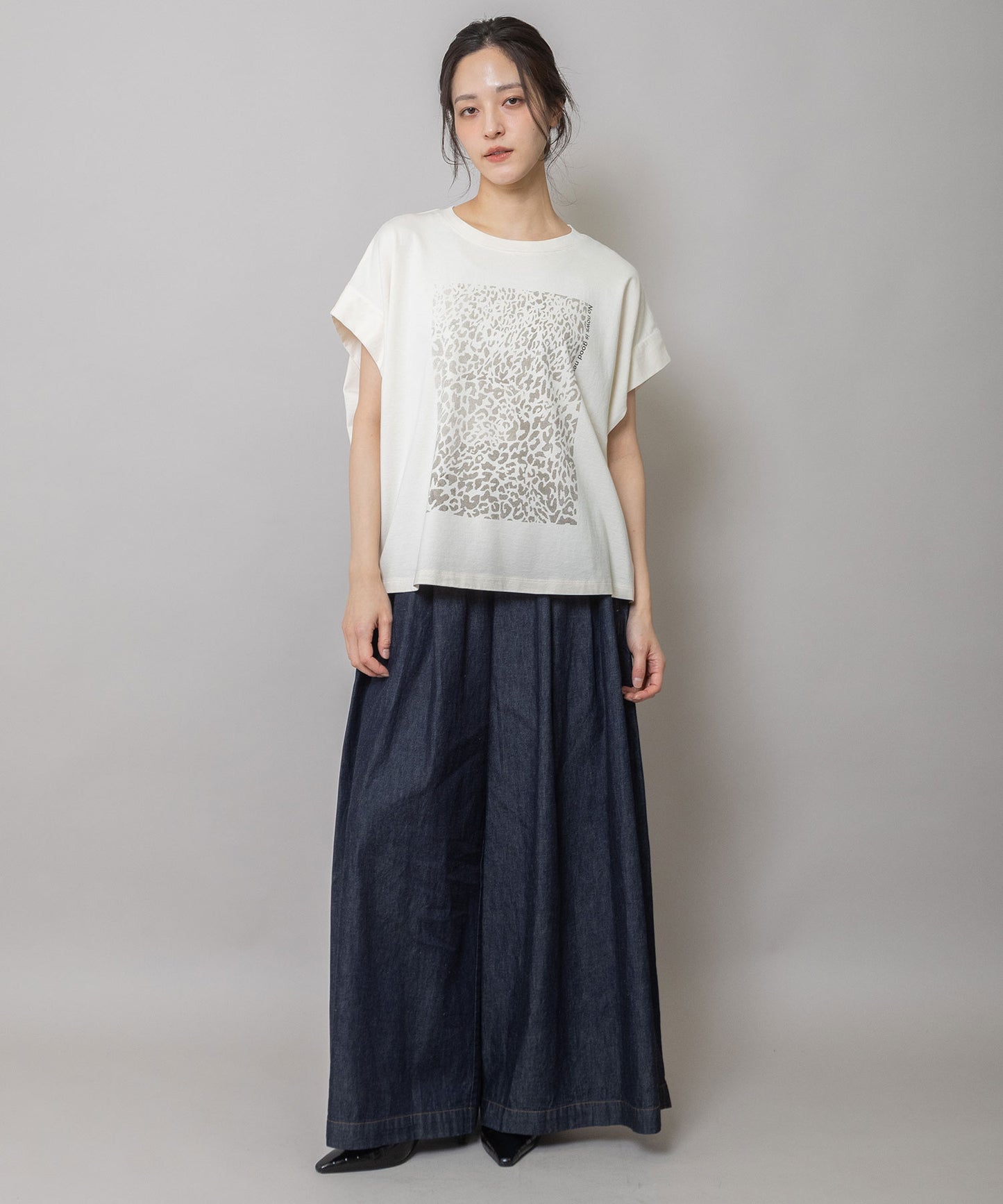 レオパード柄プリントタックスリーブTシャツ