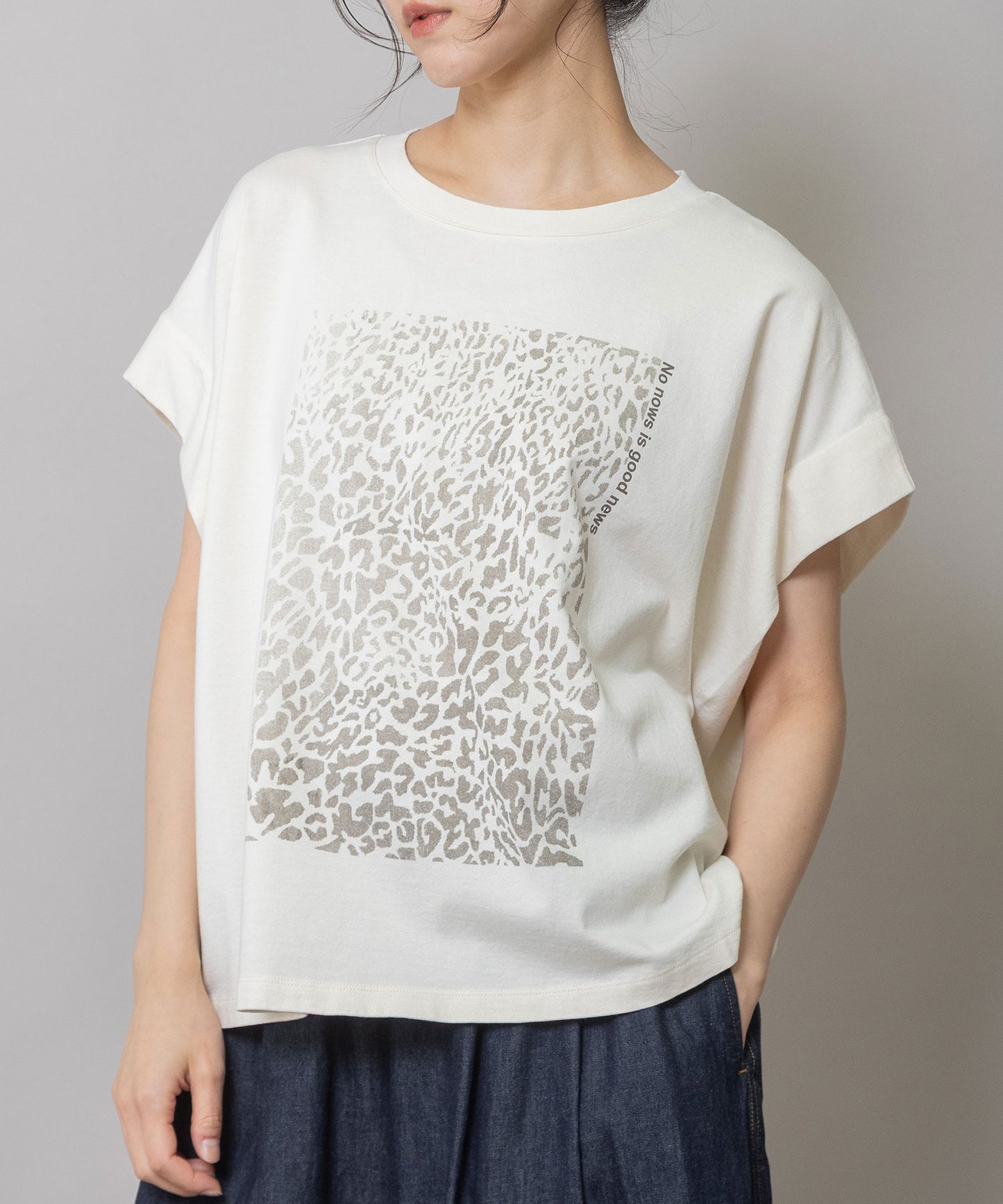 レオパード柄プリントタックスリーブTシャツ