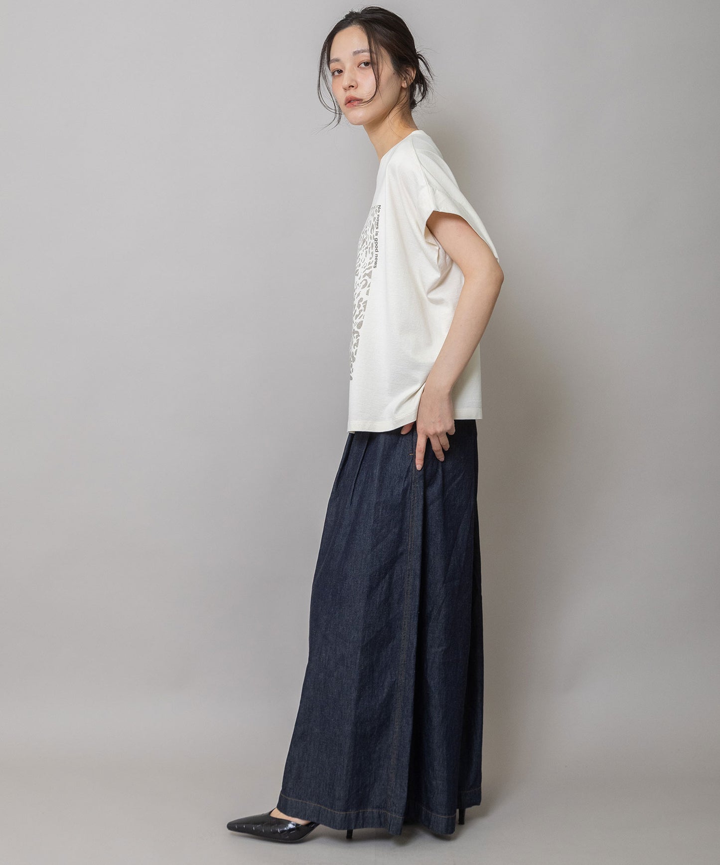 レオパード柄プリントタックスリーブTシャツ