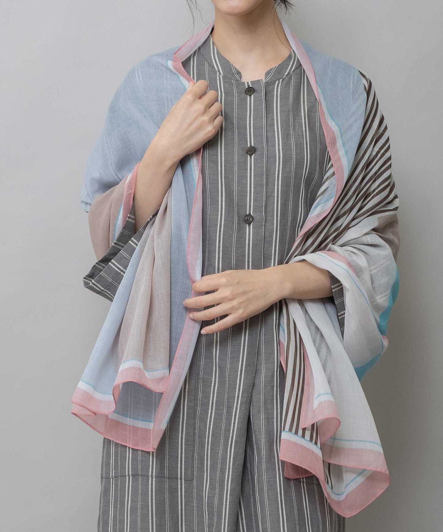 ジオメトリック柄ストール