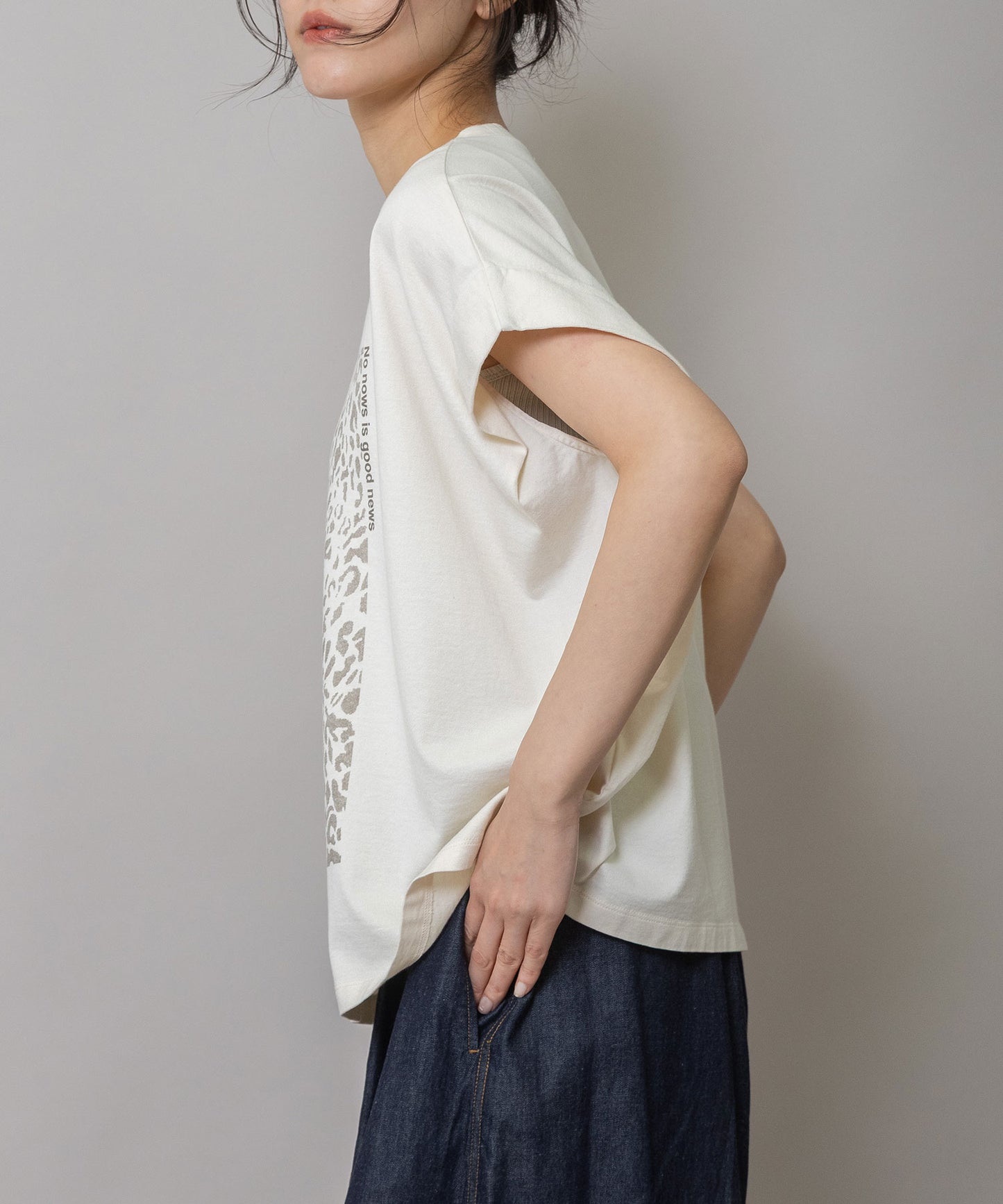 レオパード柄プリントタックスリーブTシャツ