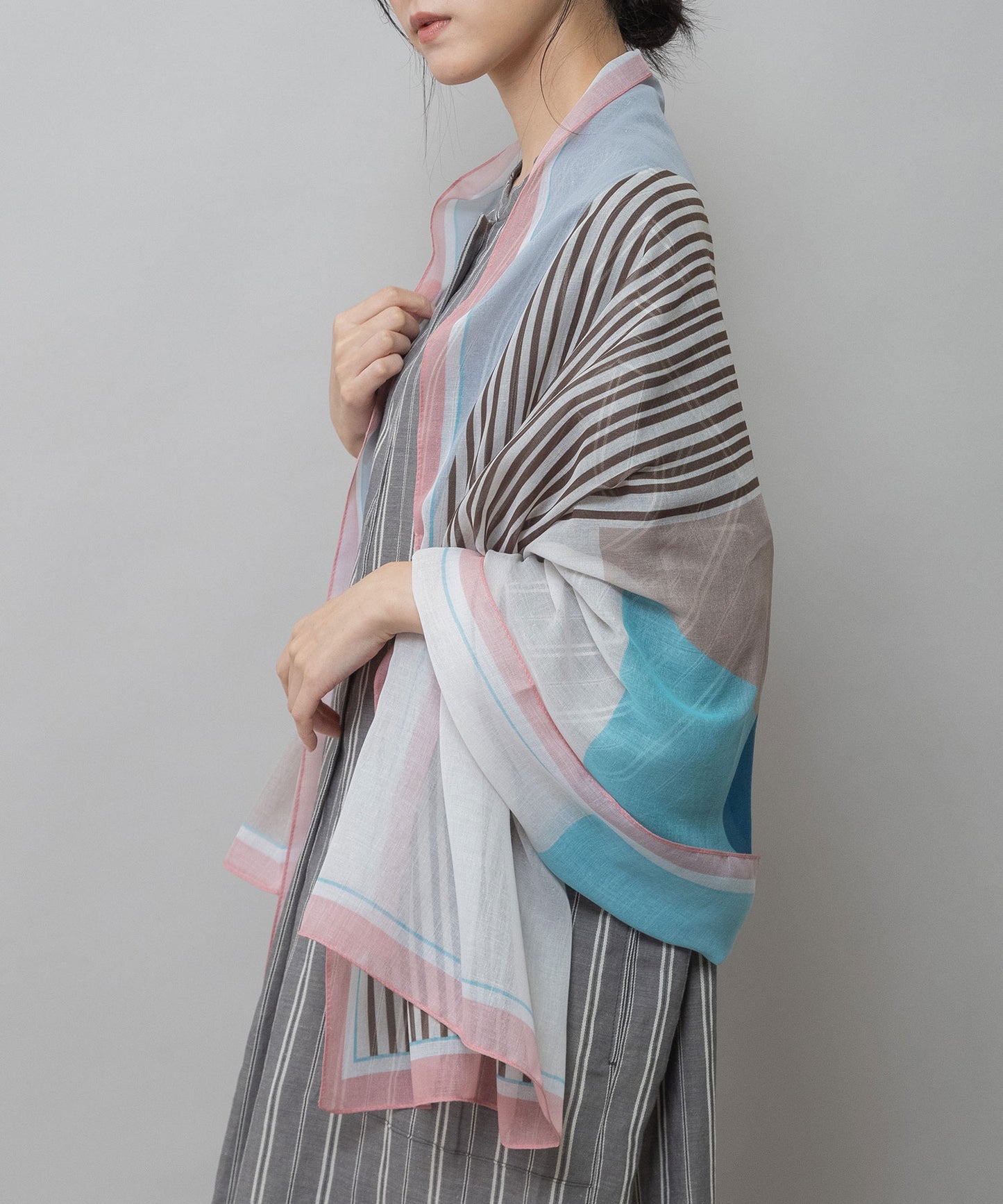 ジオメトリック柄ストール