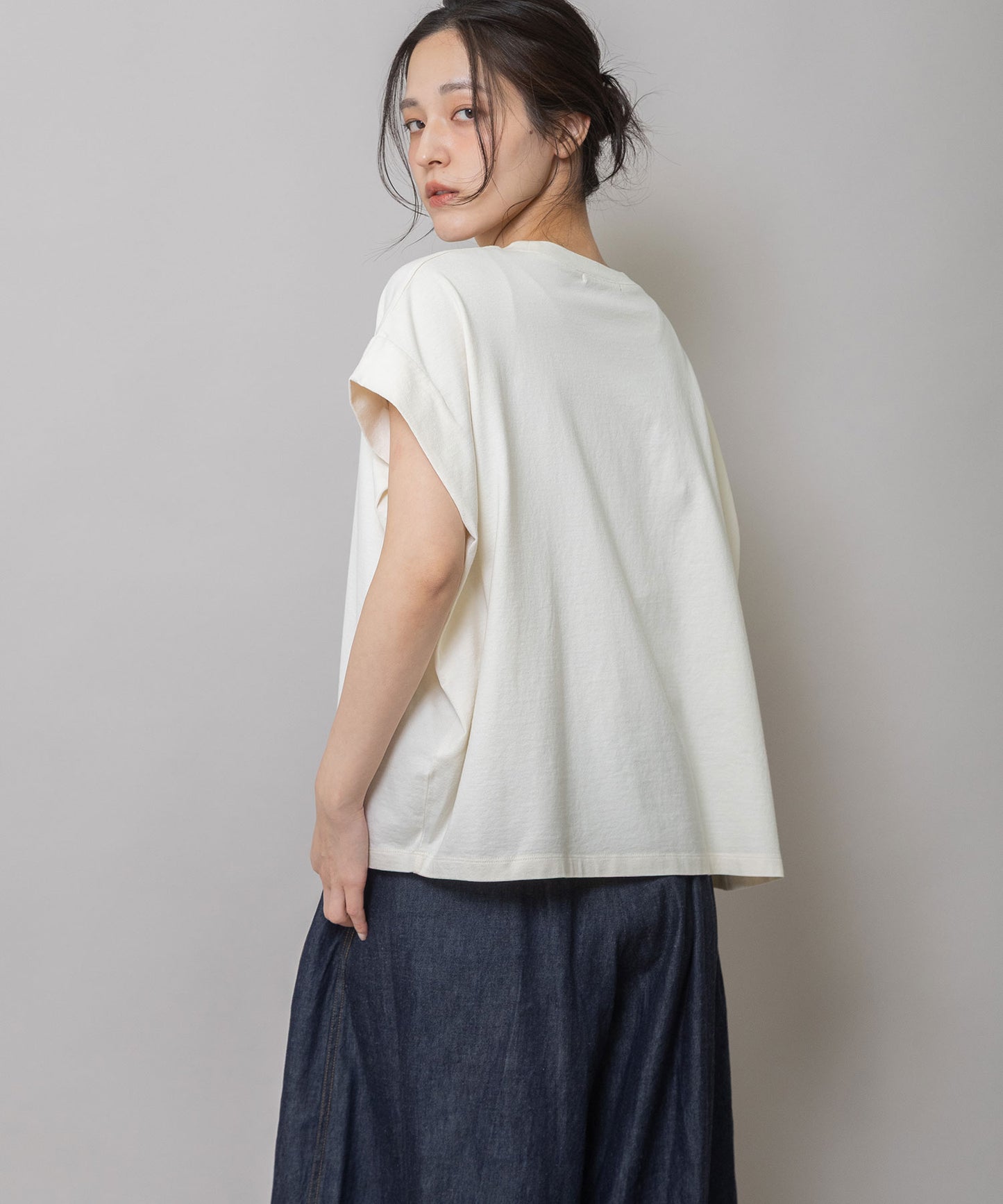 レオパード柄プリントタックスリーブTシャツ