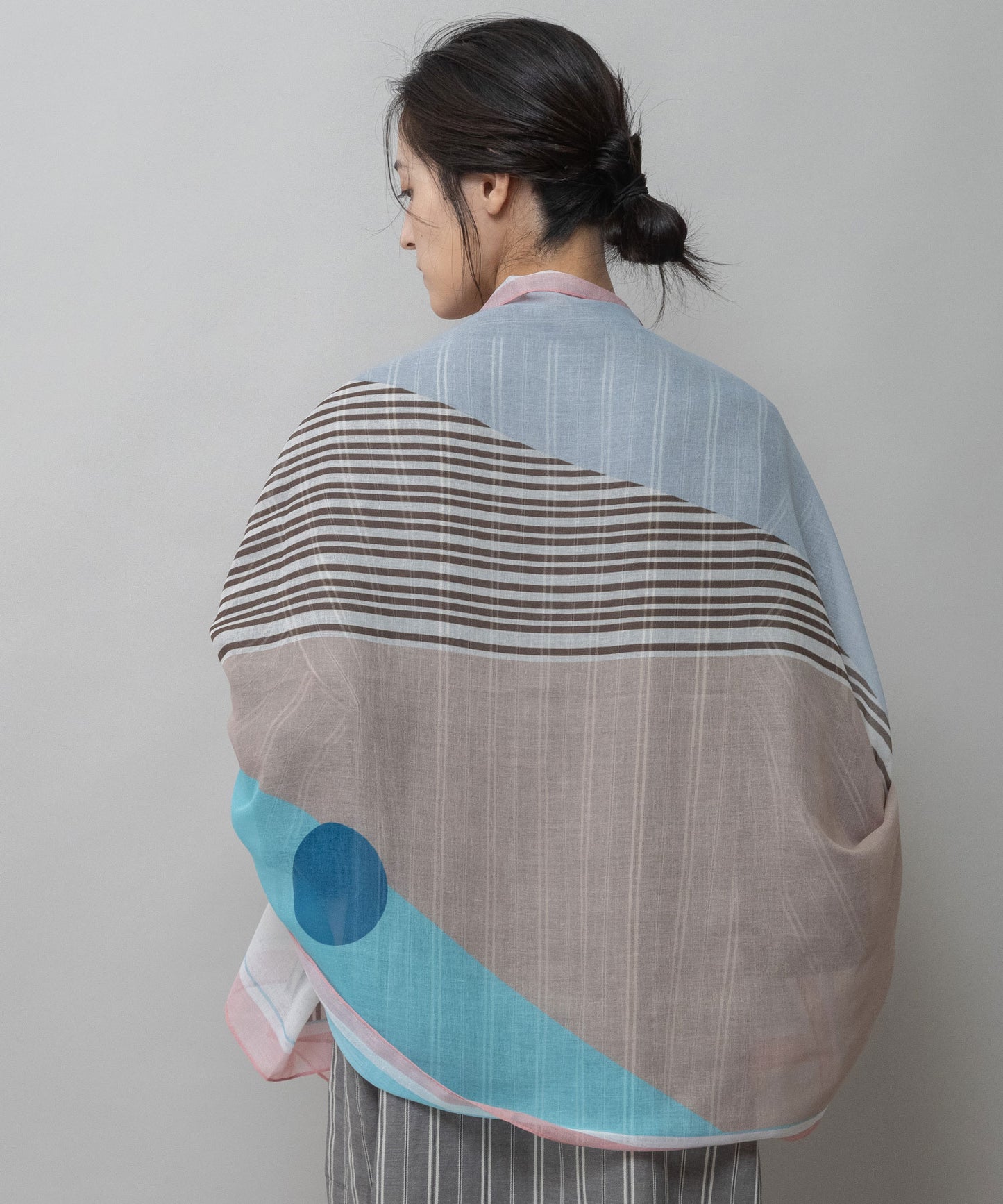 ジオメトリック柄ストール