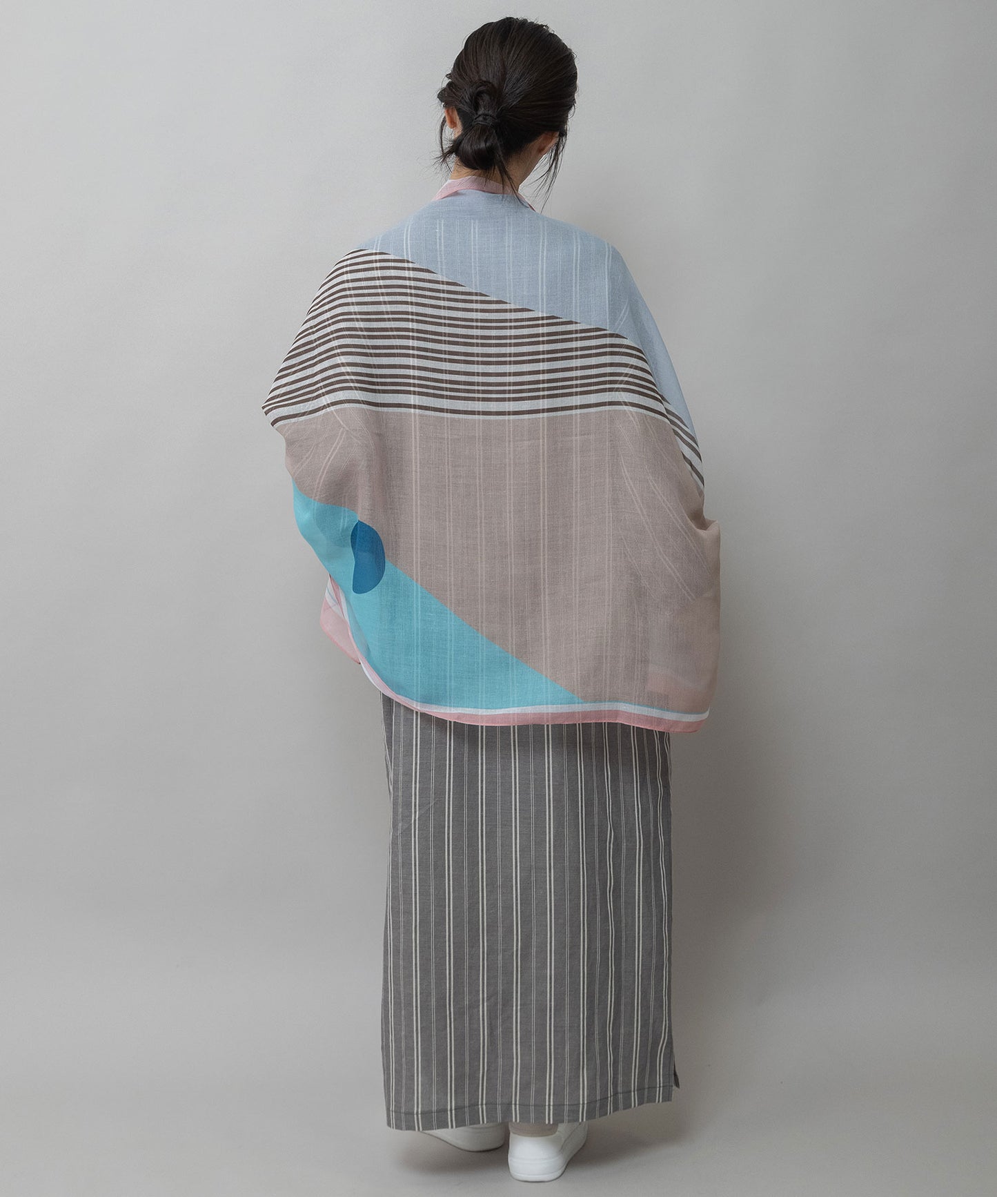 ジオメトリック柄ストール