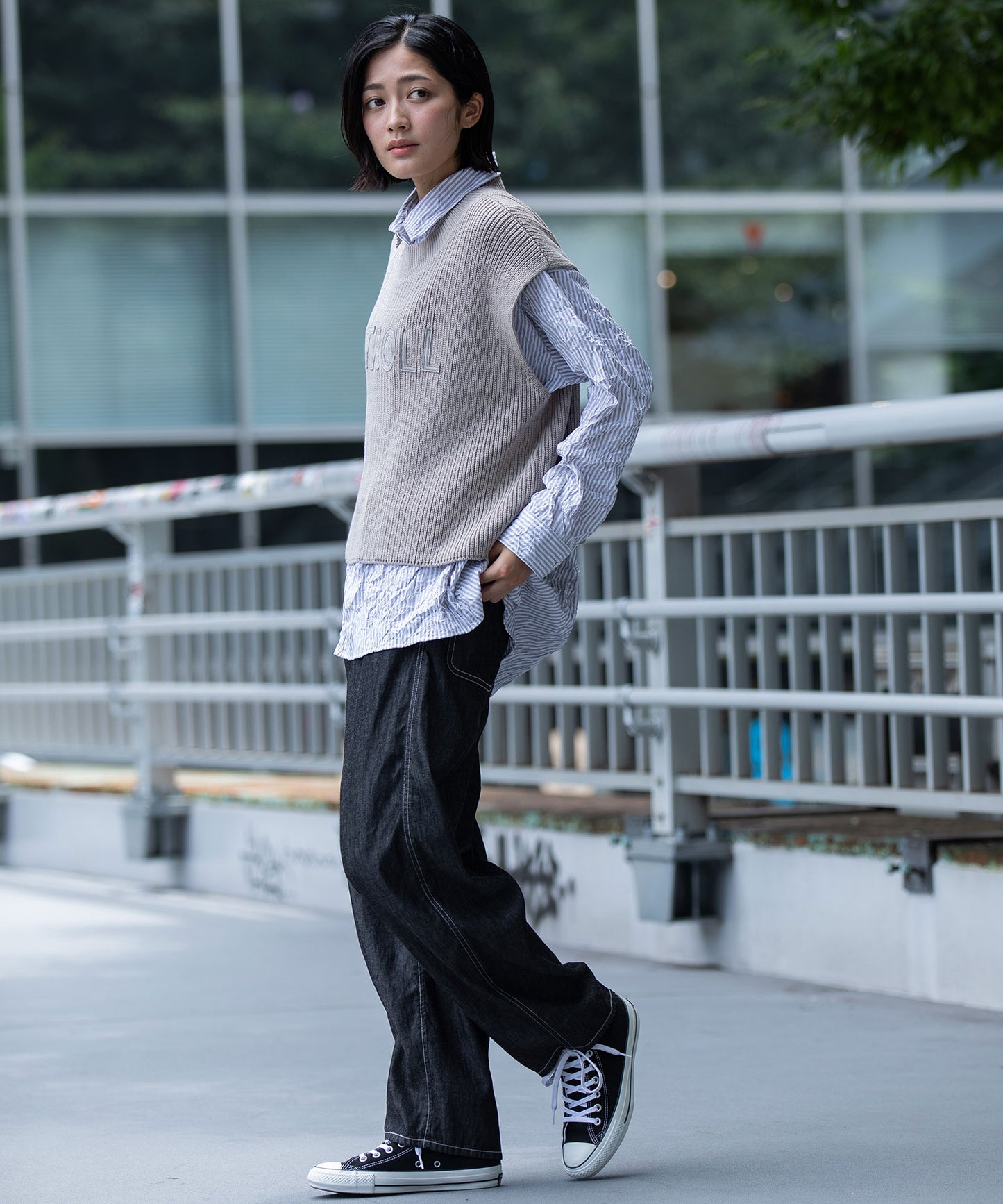 7GG片畦編みニットロゴ刺繍ジレ