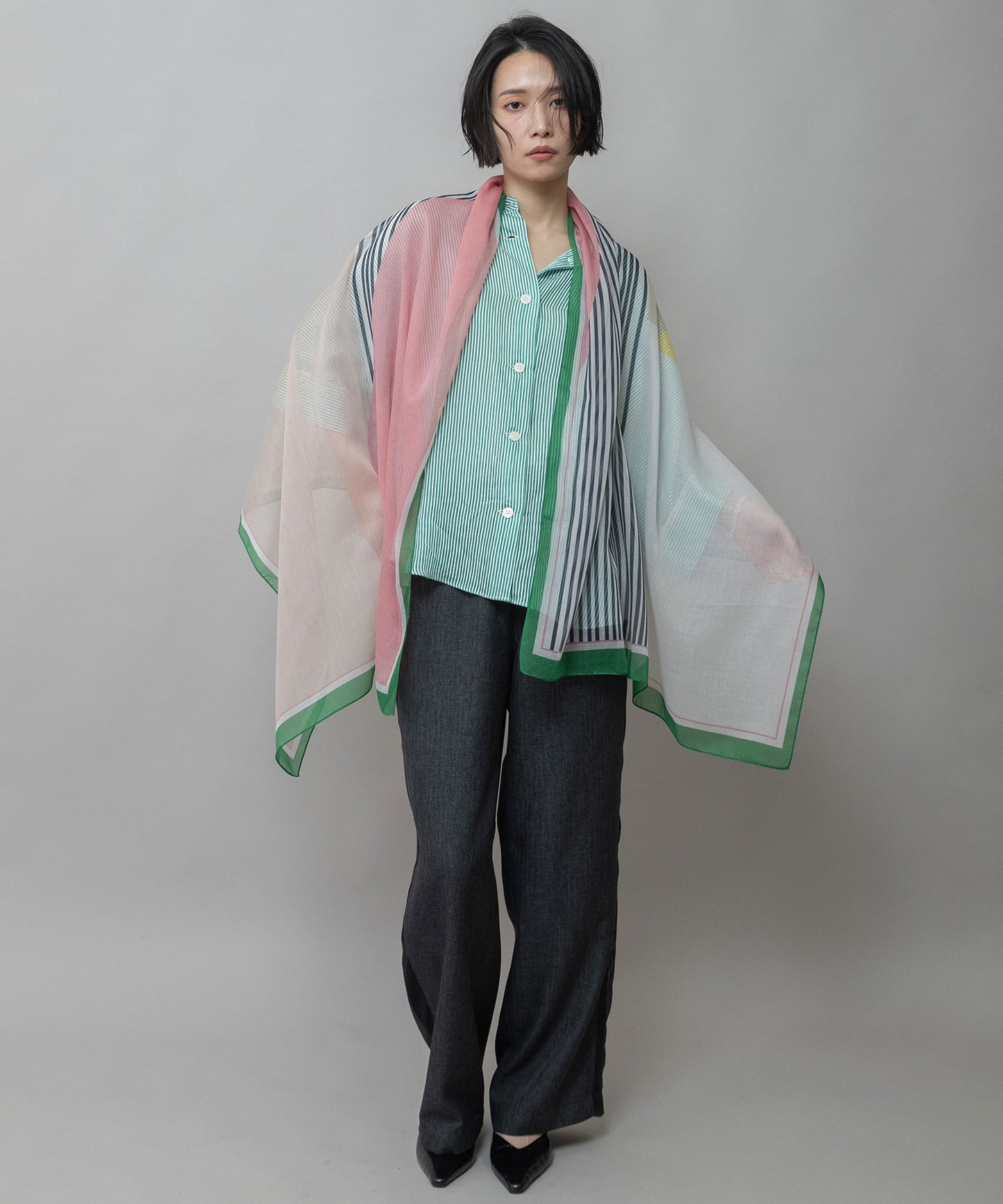 ジオメトリック柄ストール