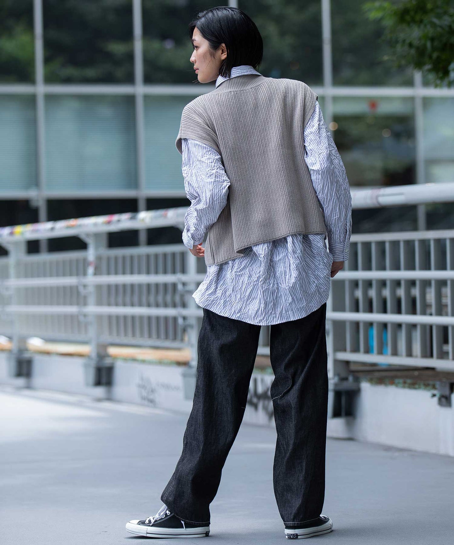 7GG片畦編みニットロゴ刺繍ジレ