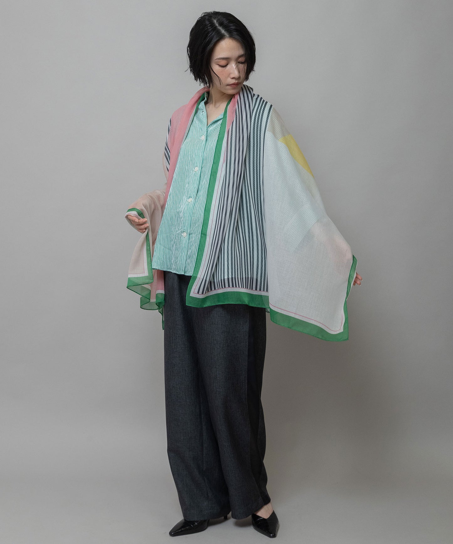 ジオメトリック柄ストール