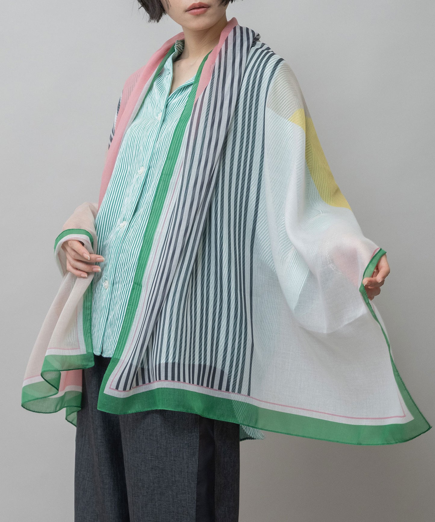 ジオメトリック柄ストール